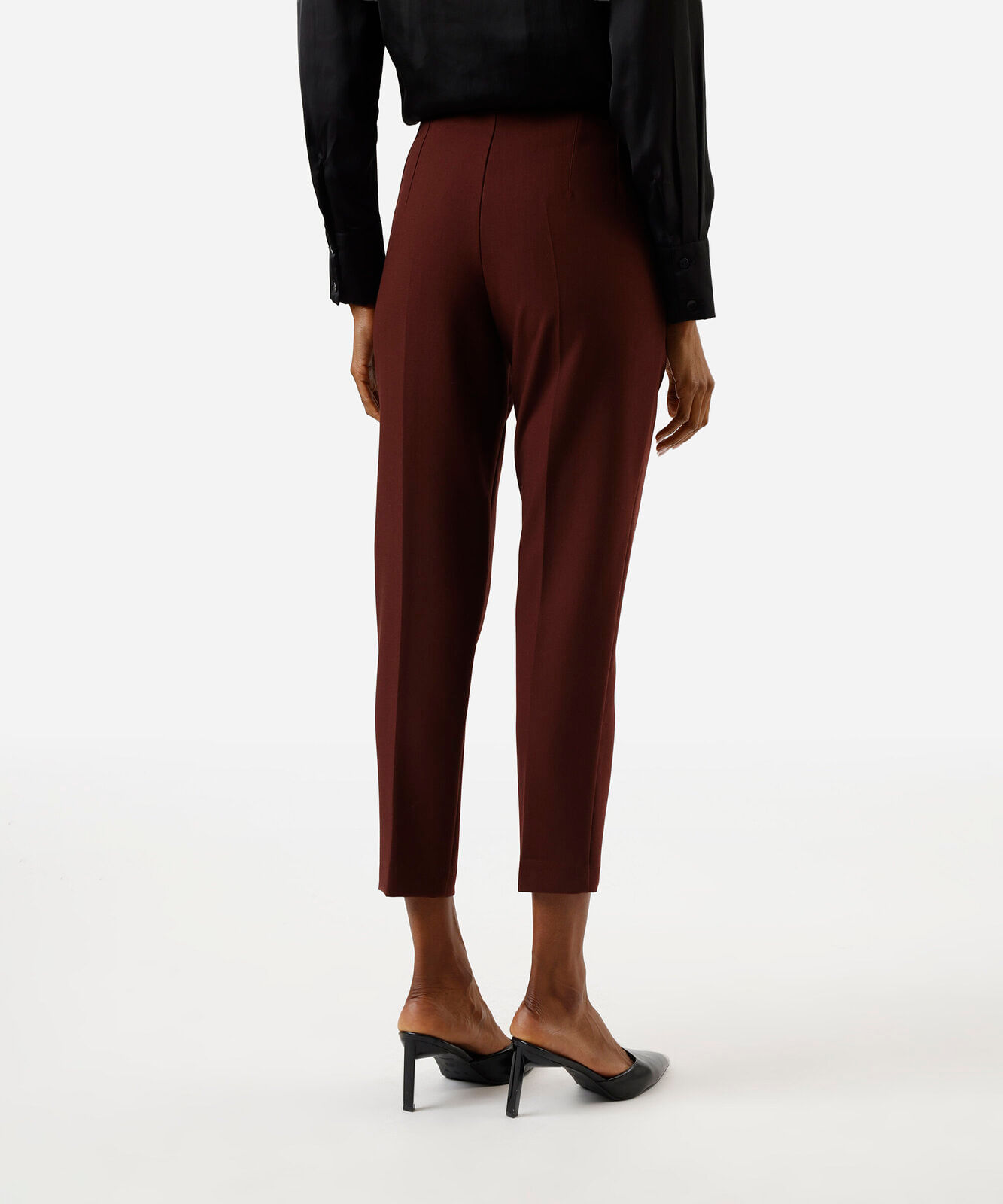 calça de alfaiataria reta feminina com pences marrom