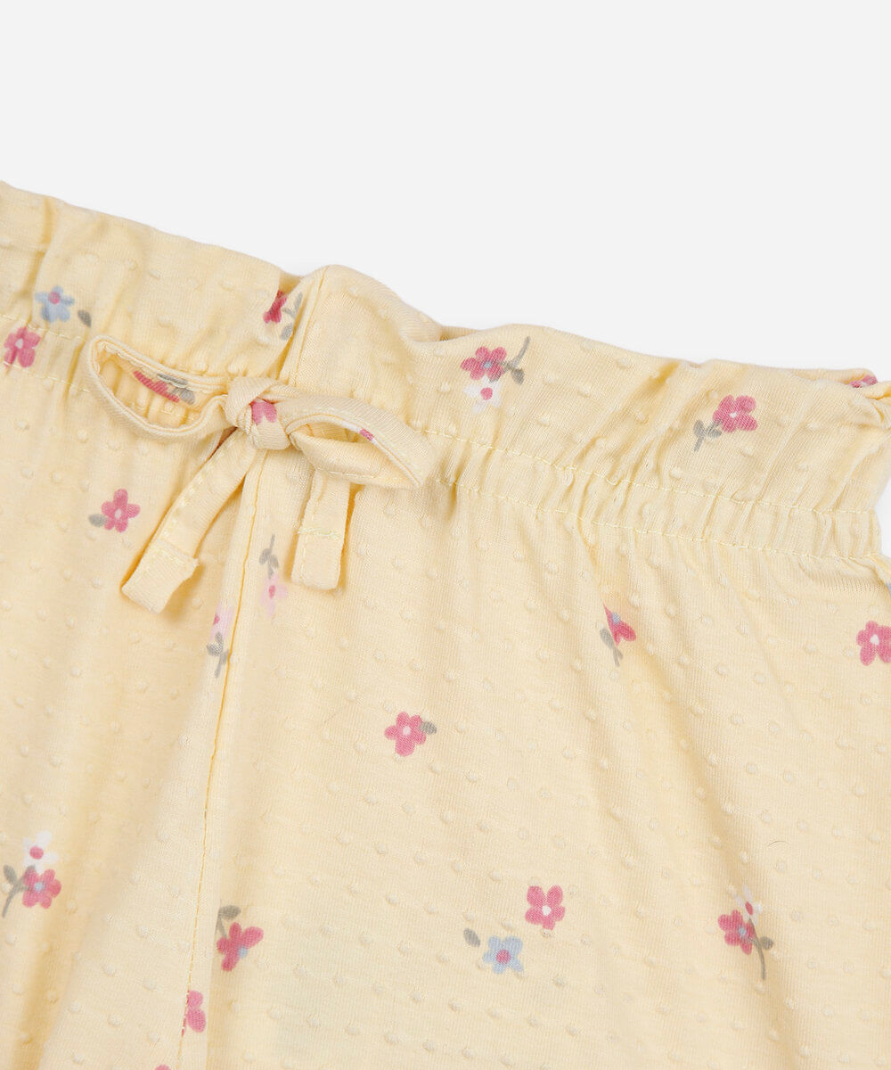 short infantil de algodão texturizado floral amarelo