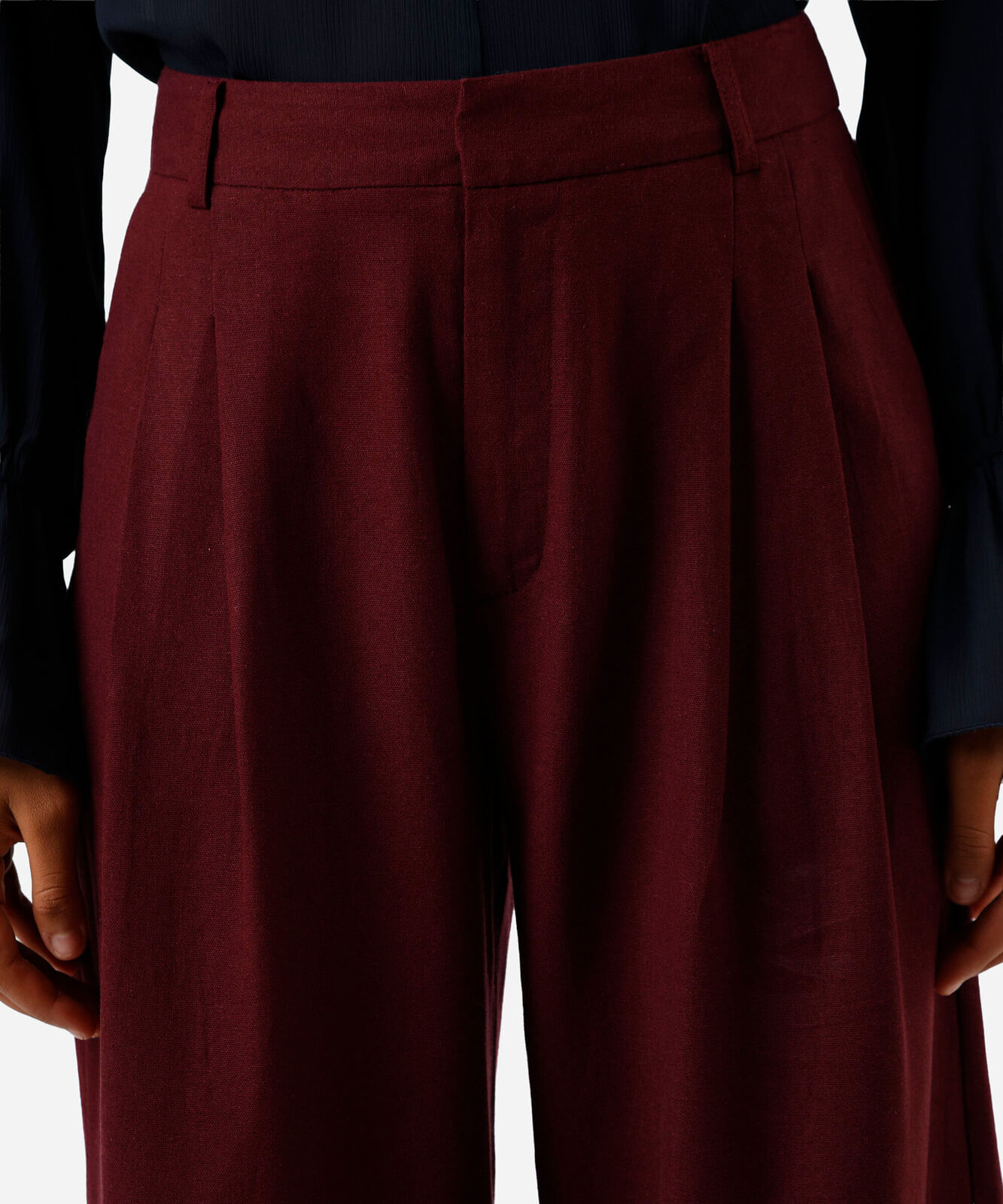 calça wide leg de alfaiataria feminina com linho e pregas vinho