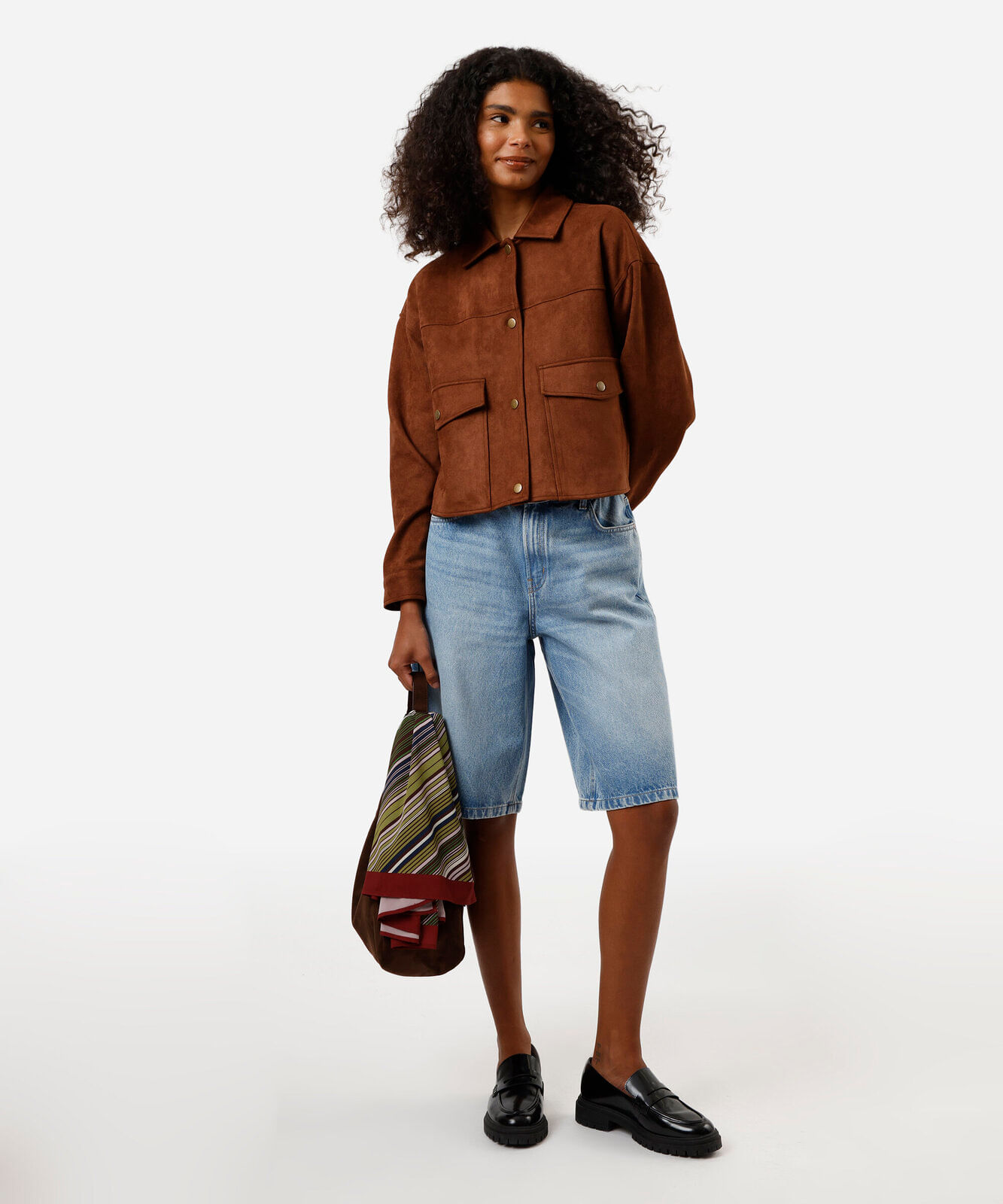 jaqueta feminina de veludo cotelê com bolsos marrom