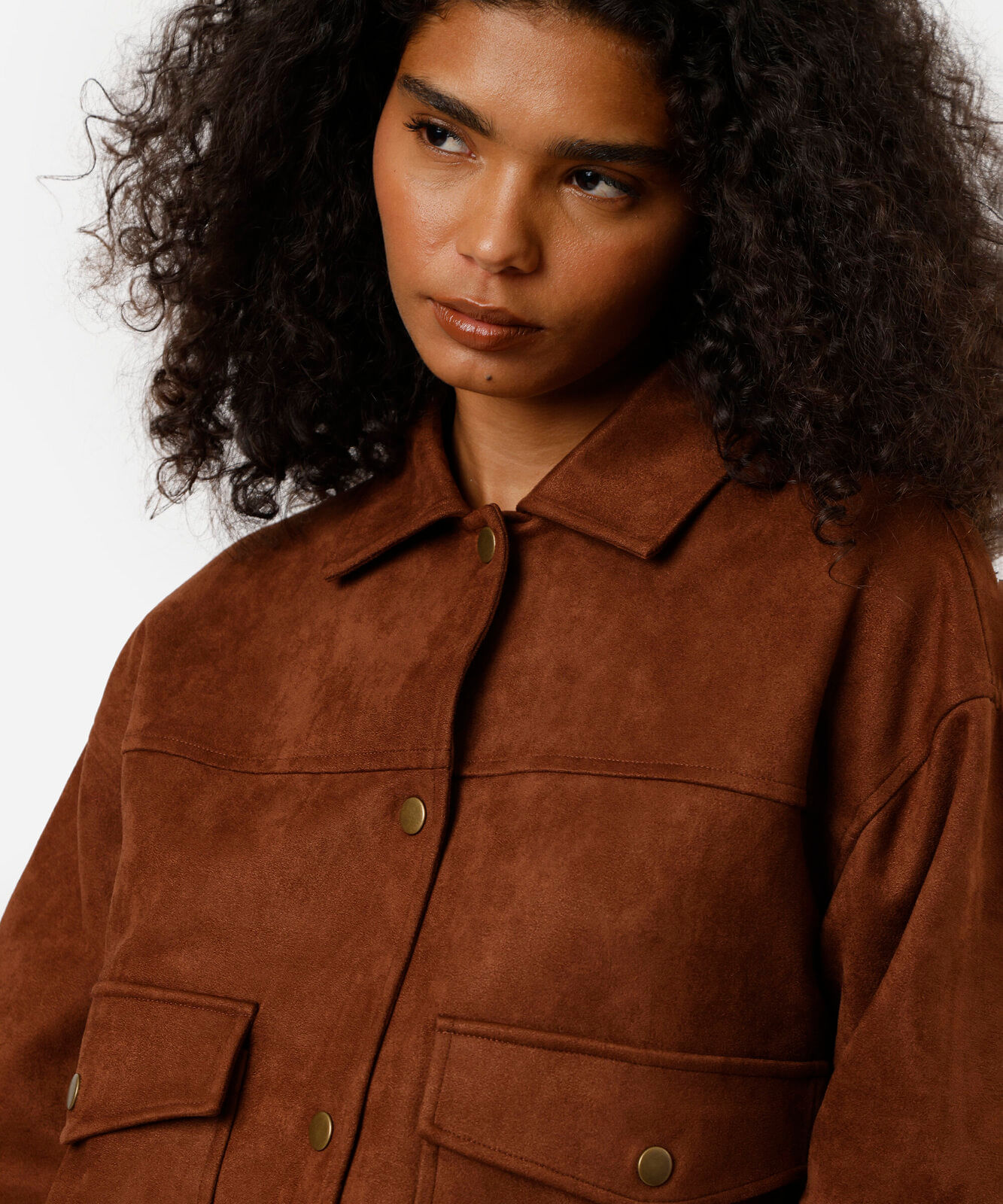 jaqueta feminina de veludo cotelê com bolsos marrom