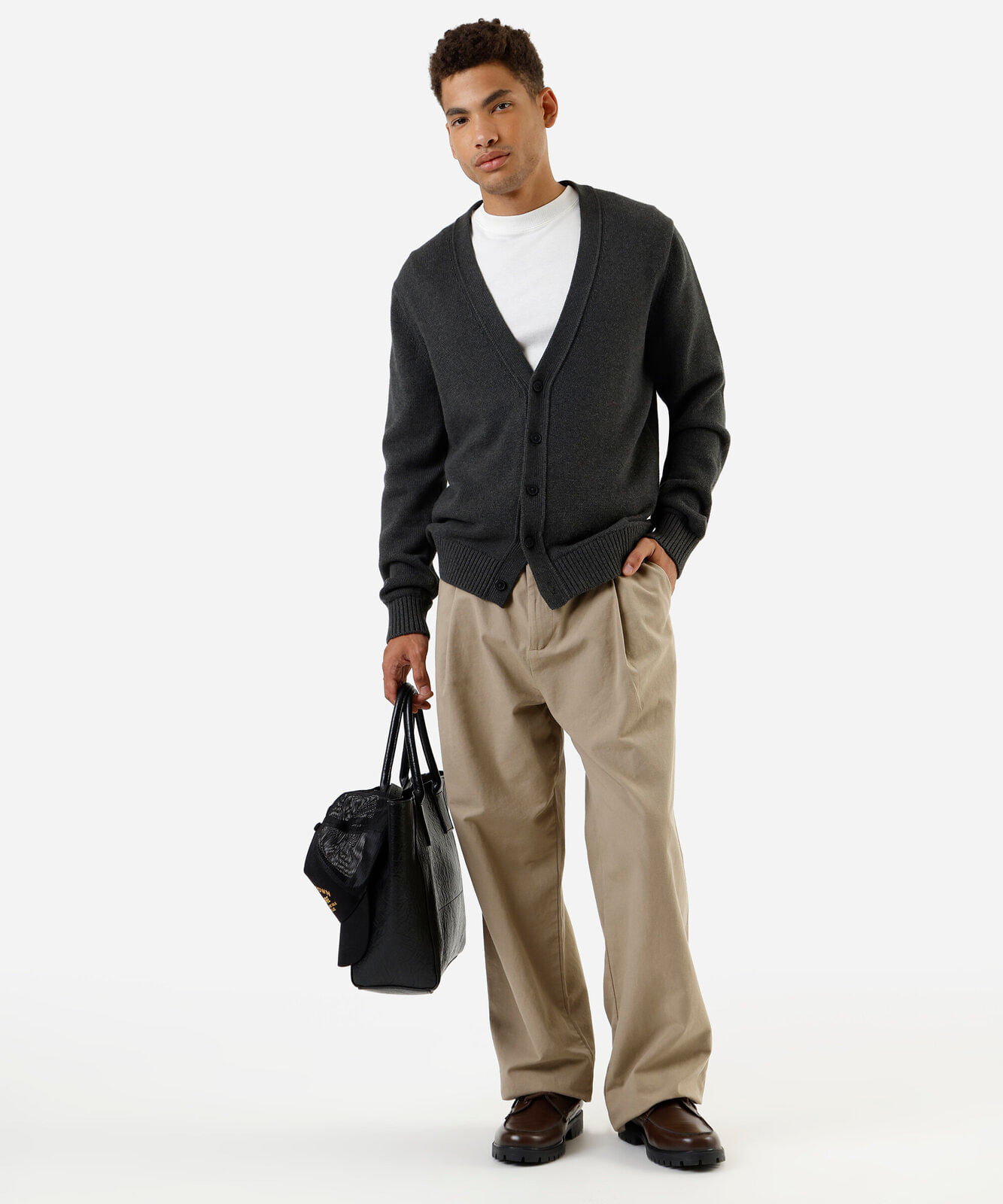 cardigan masculino de tricot  cinza