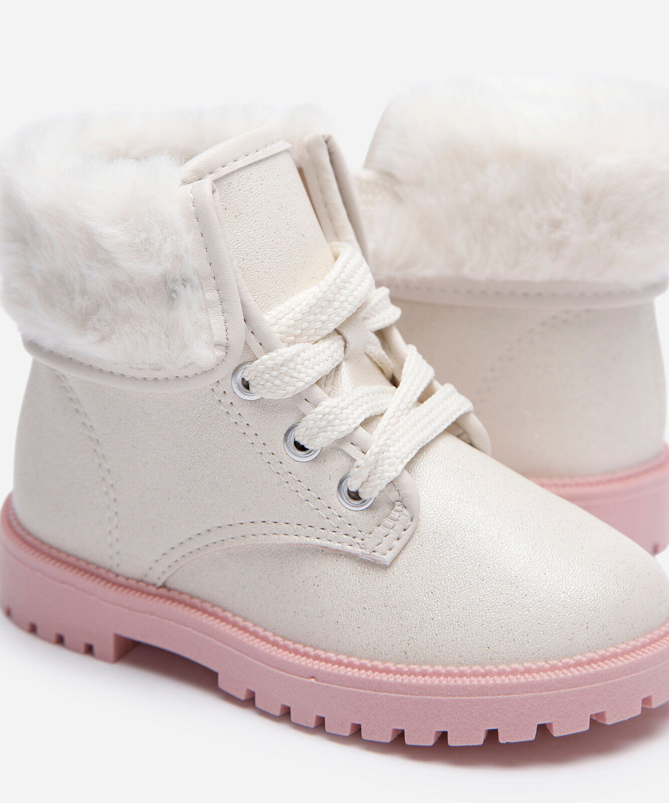 bota coturno infantil com pelúcia molekinha off white
