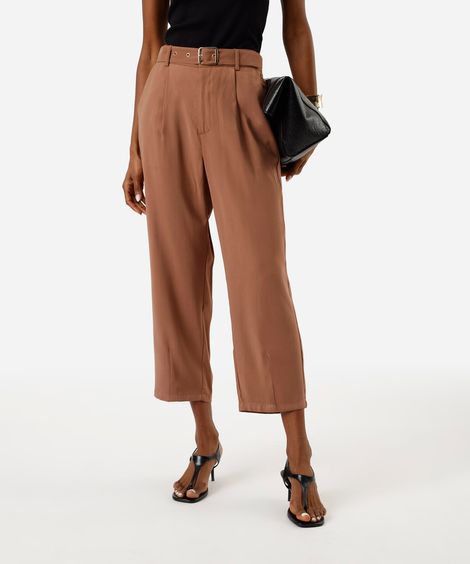 calça de alfaiataria feminina com pregas e cinto marrom