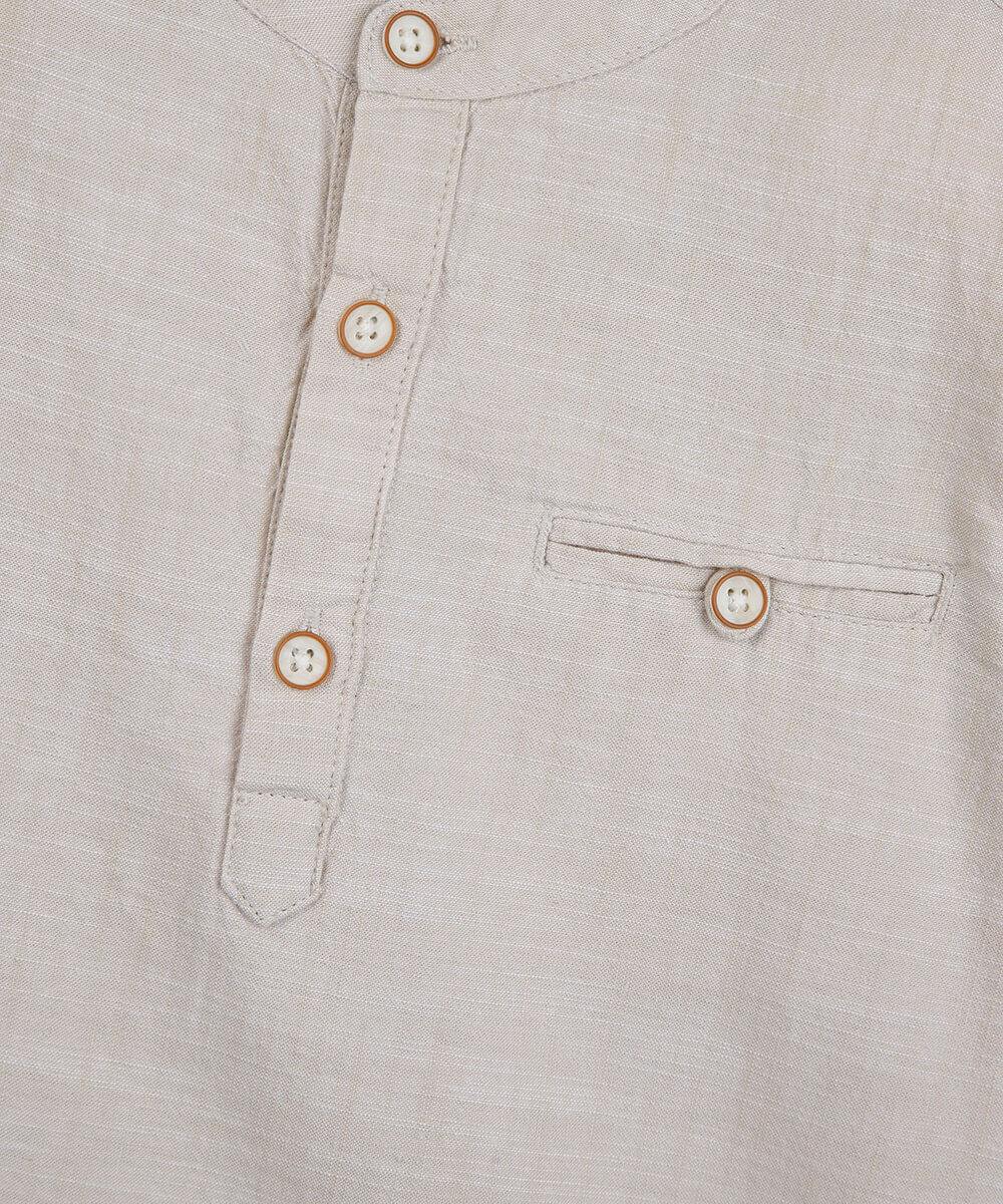 camisa infantil de algodão gola padre bege
