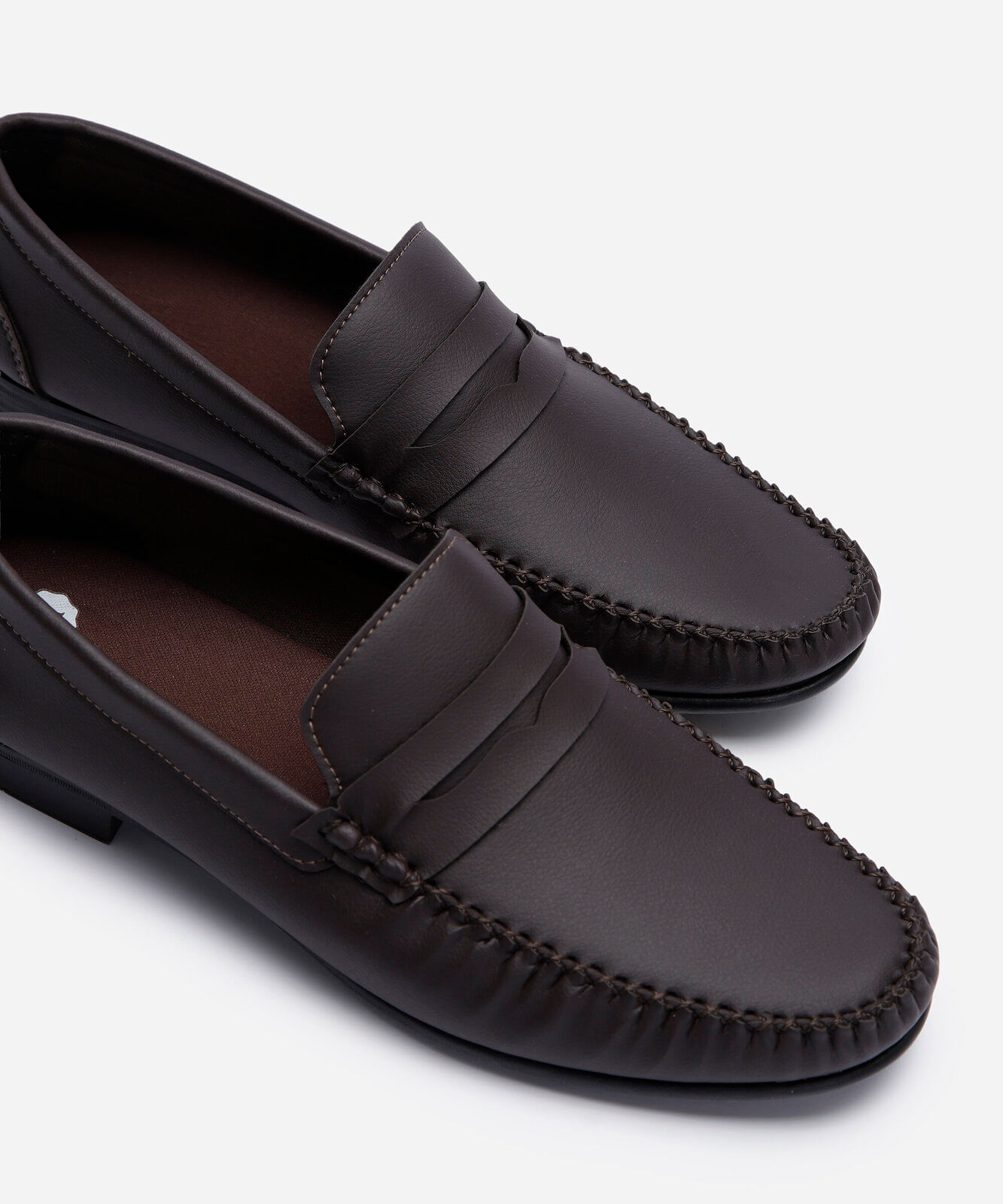 mocassim com recorte marrom