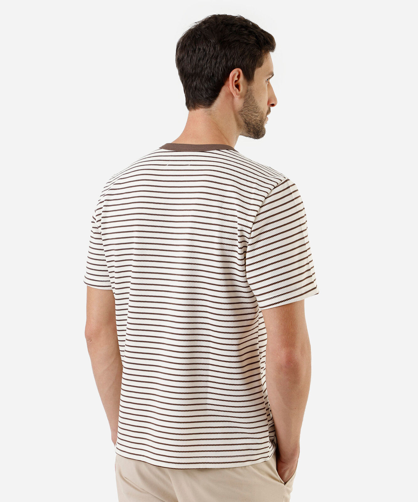 camiseta masculina com algodão manga curta listrada texturizada marrom