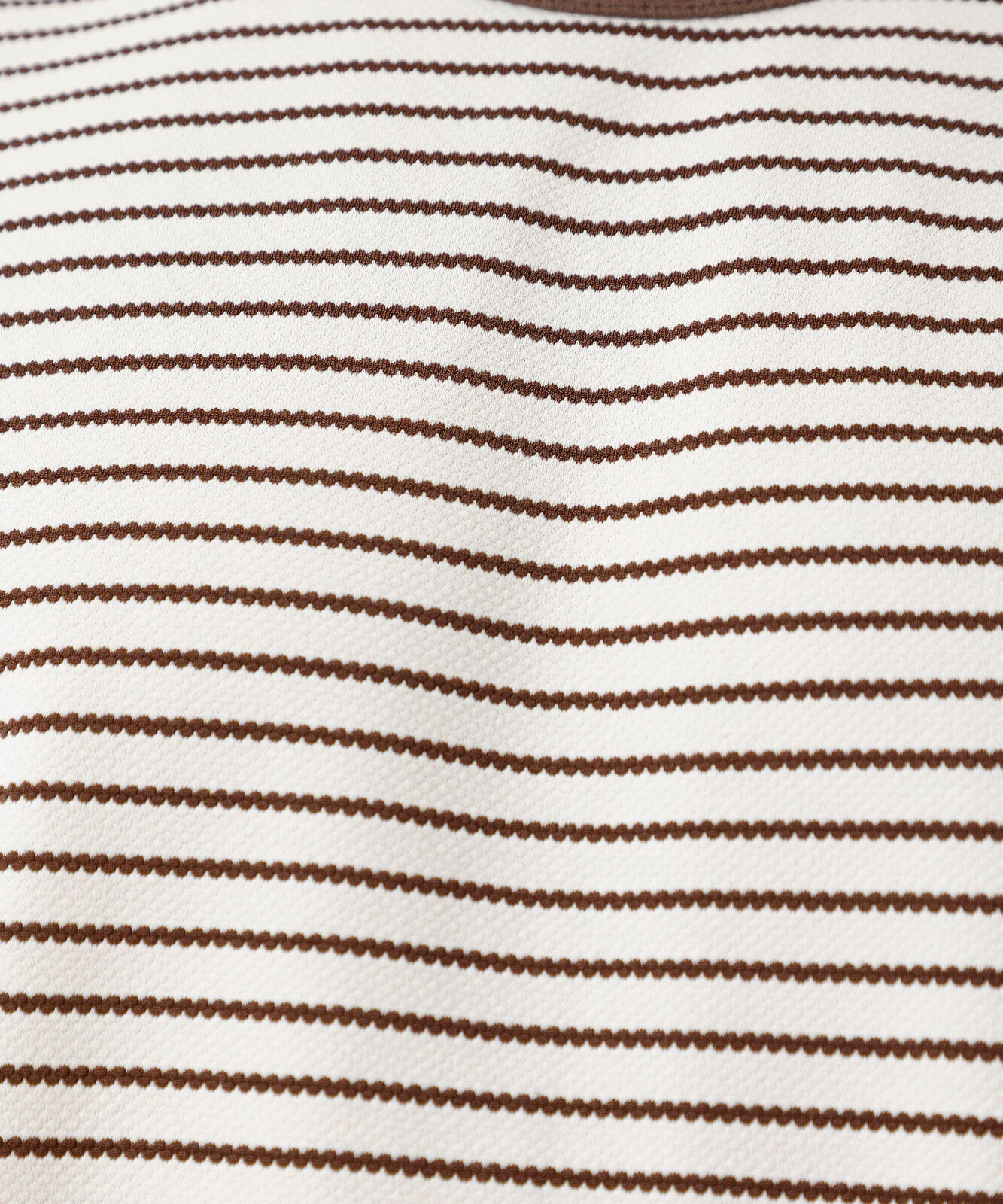 camiseta masculina com algodão manga curta listrada texturizada marrom