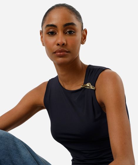 regata feminina com franzidos e aviamento no ombro azul