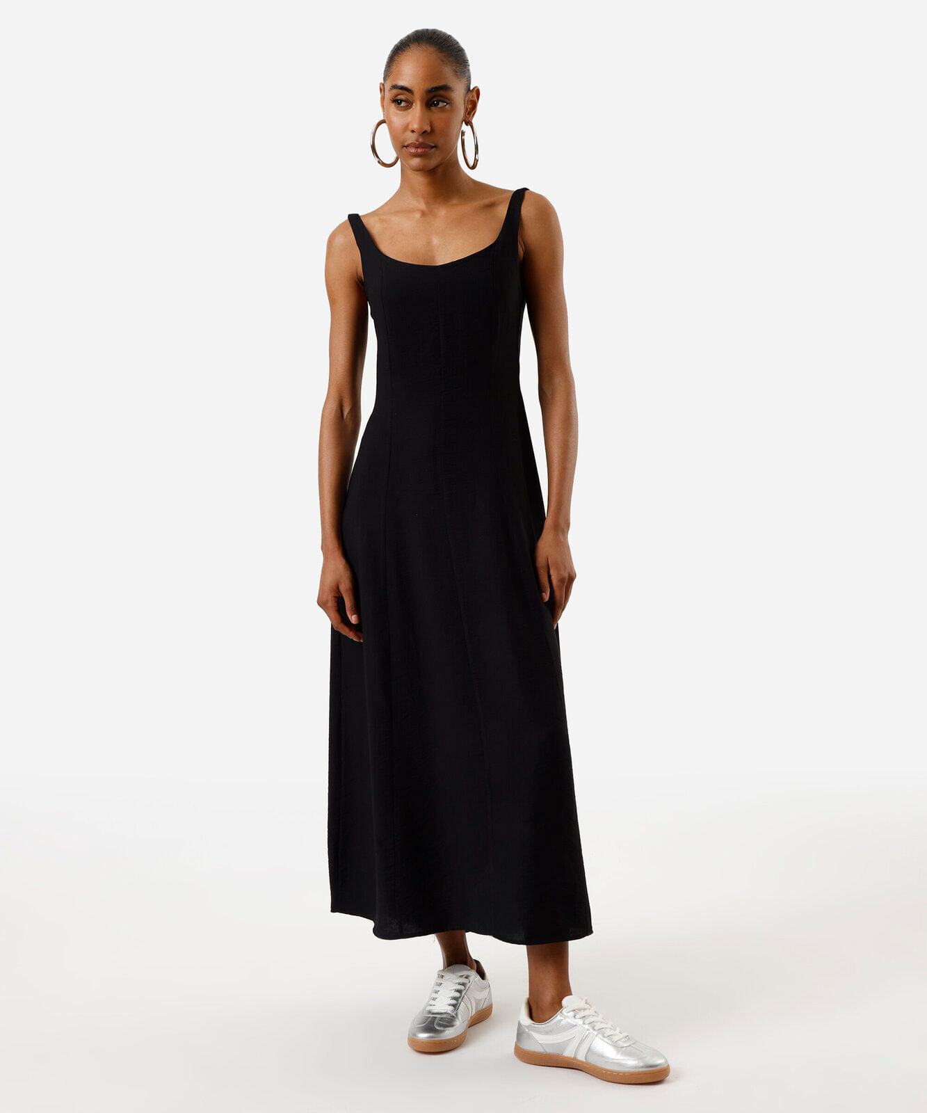 vestido midi evasê feminino com viscose e recortes preto
