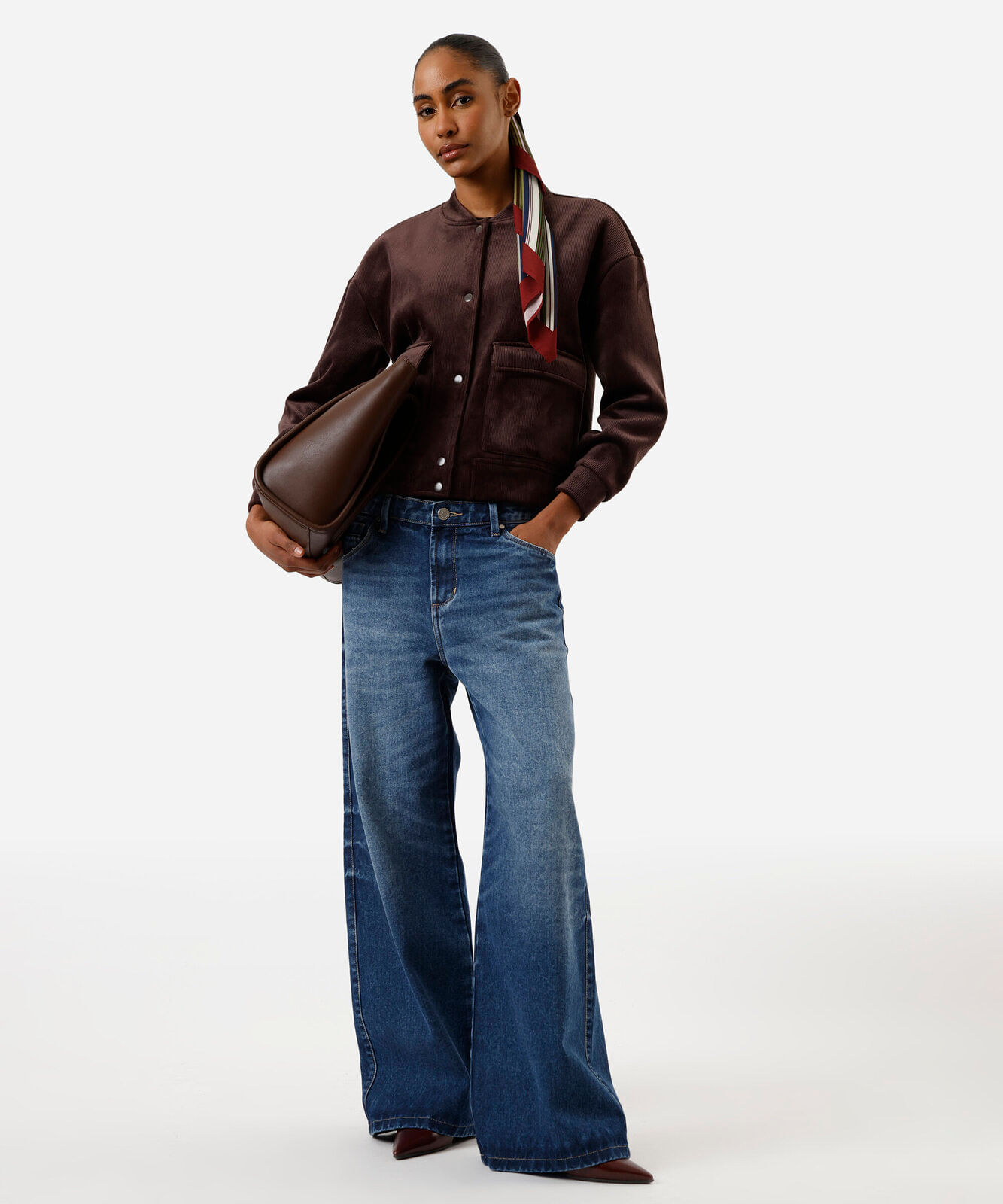 jaqueta bomber feminina de veludo cotelê com bolsos marrom