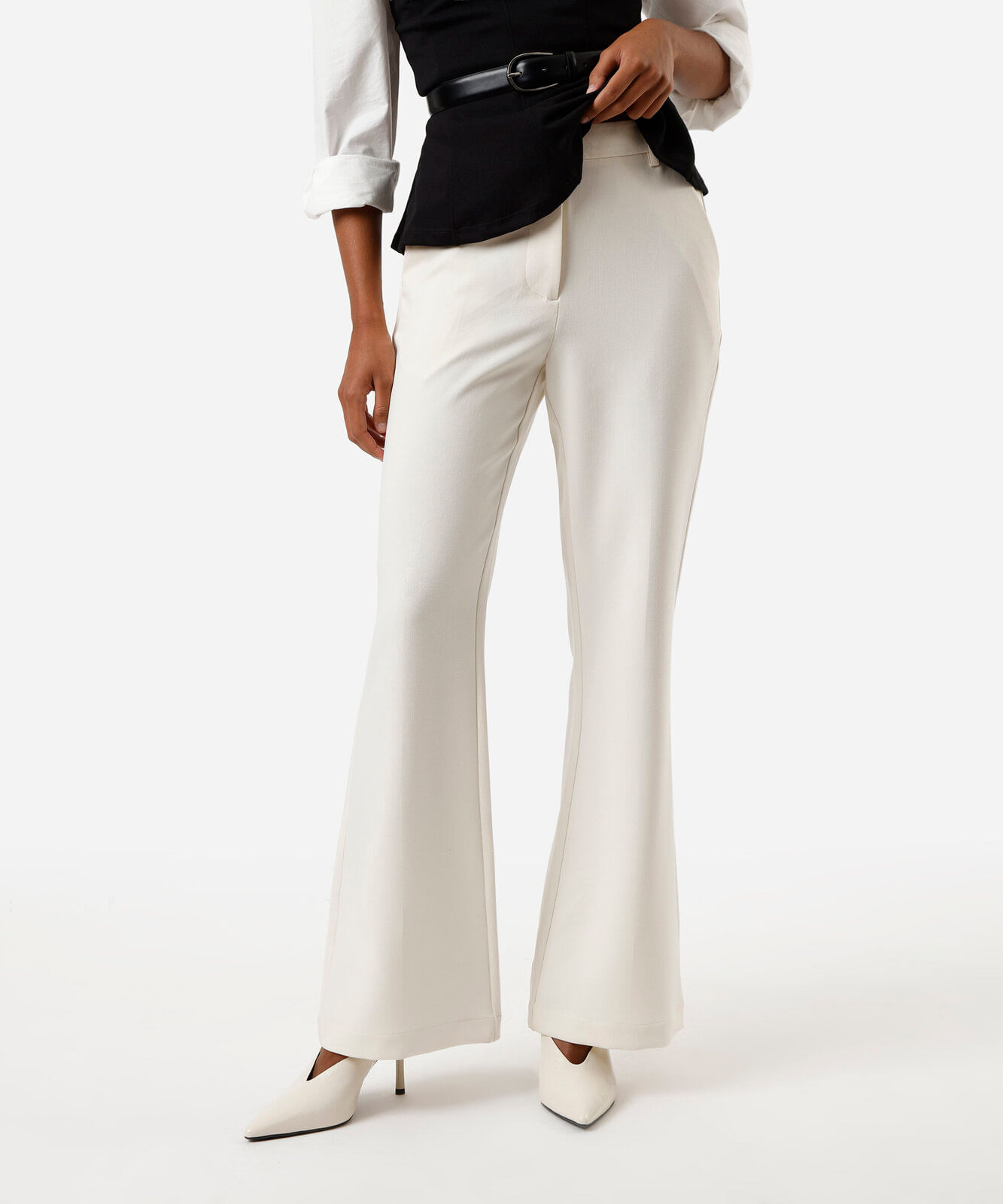 calça flare feminina de alfaiataria bege