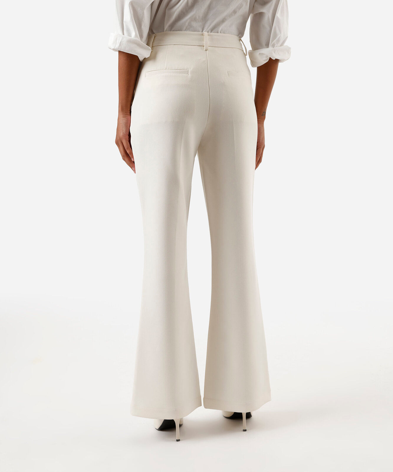 calça flare feminina de alfaiataria bege