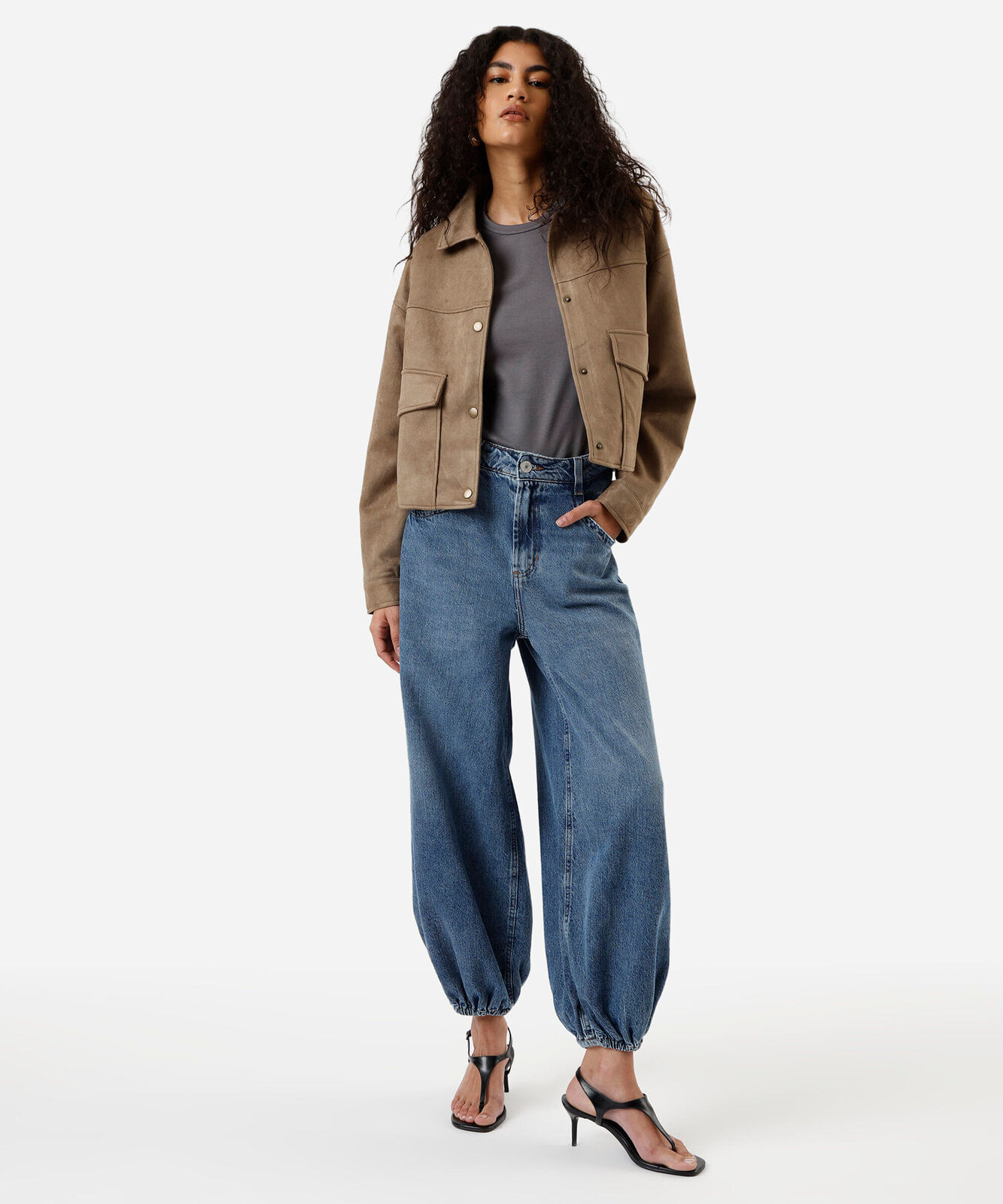 jaqueta feminina de veludo cotelê com bolsos cinza