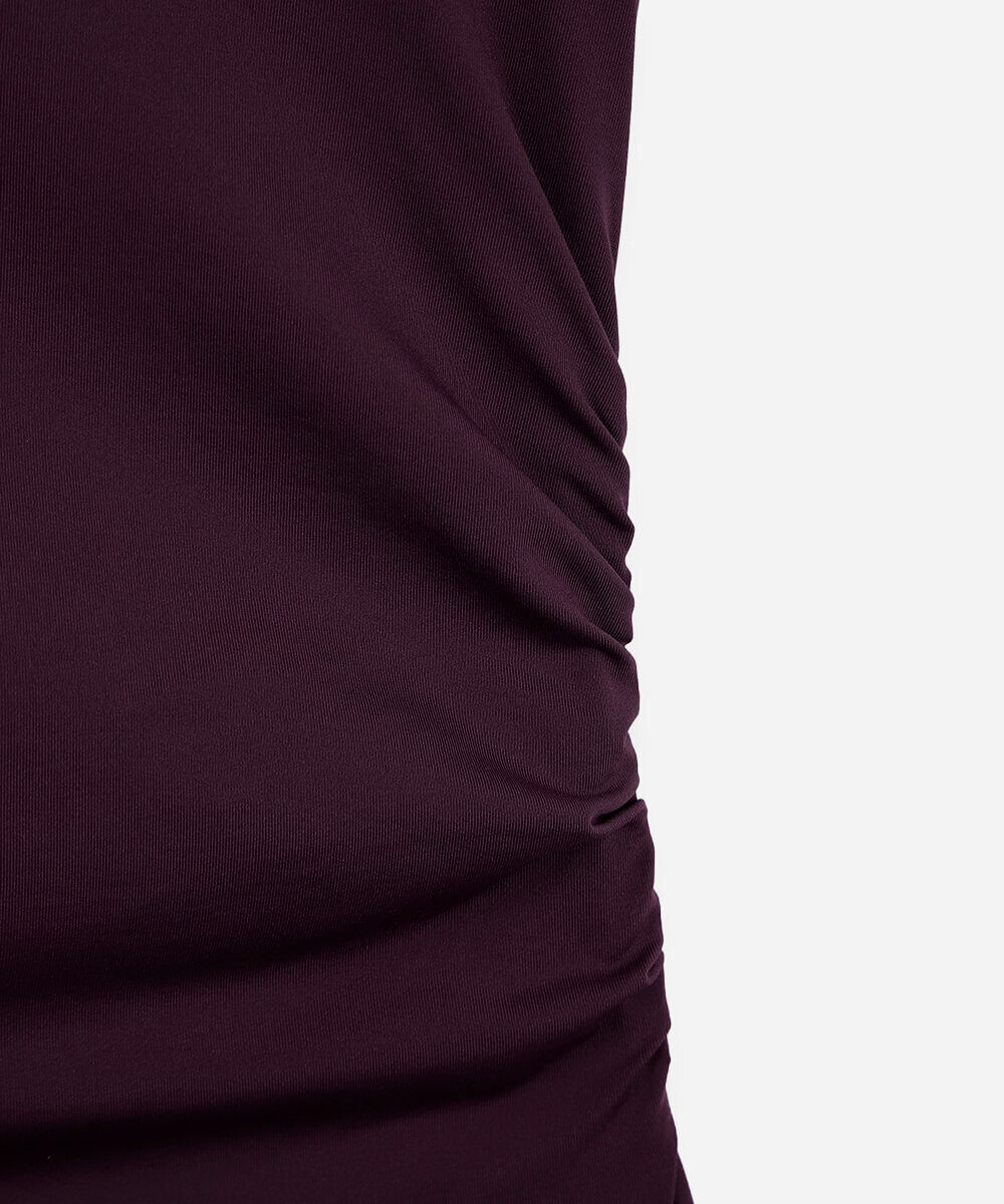 camiseta juvenil malha franzido lateral vinho
