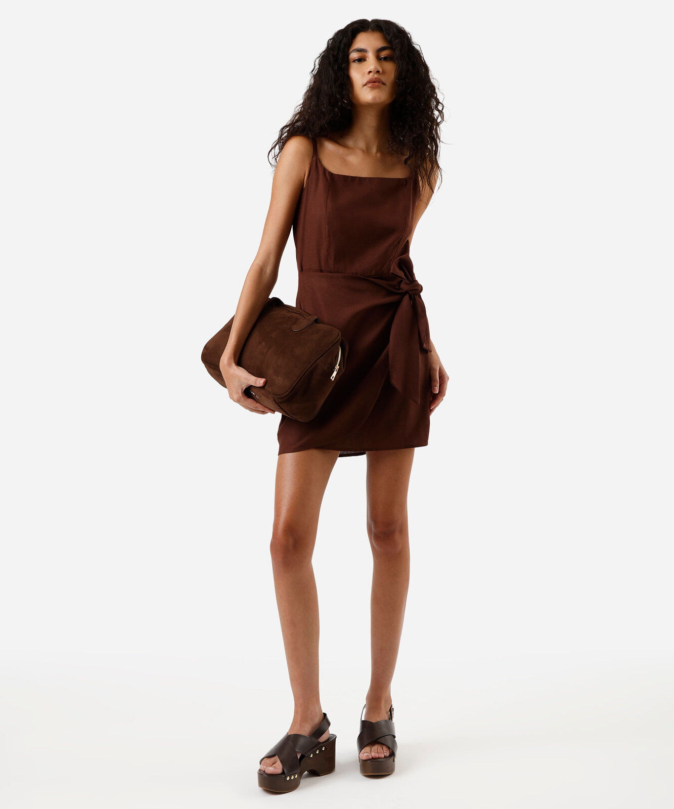 vestido curto feminino com linho e amarração marrom