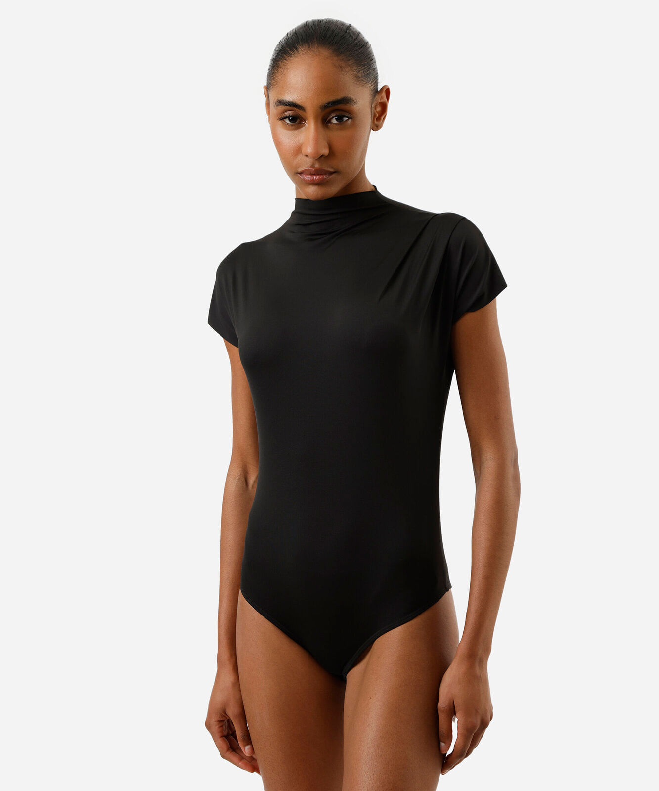 body com pregas no ombro em poliamida liso preto