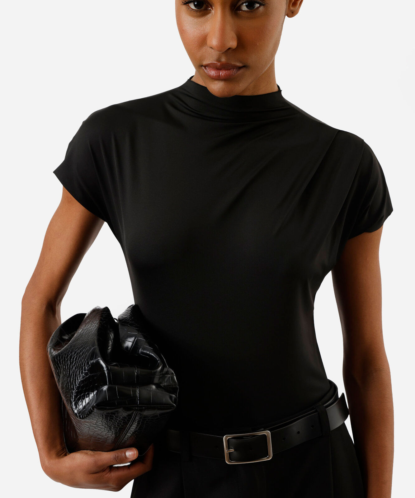 body com pregas no ombro em poliamida liso preto