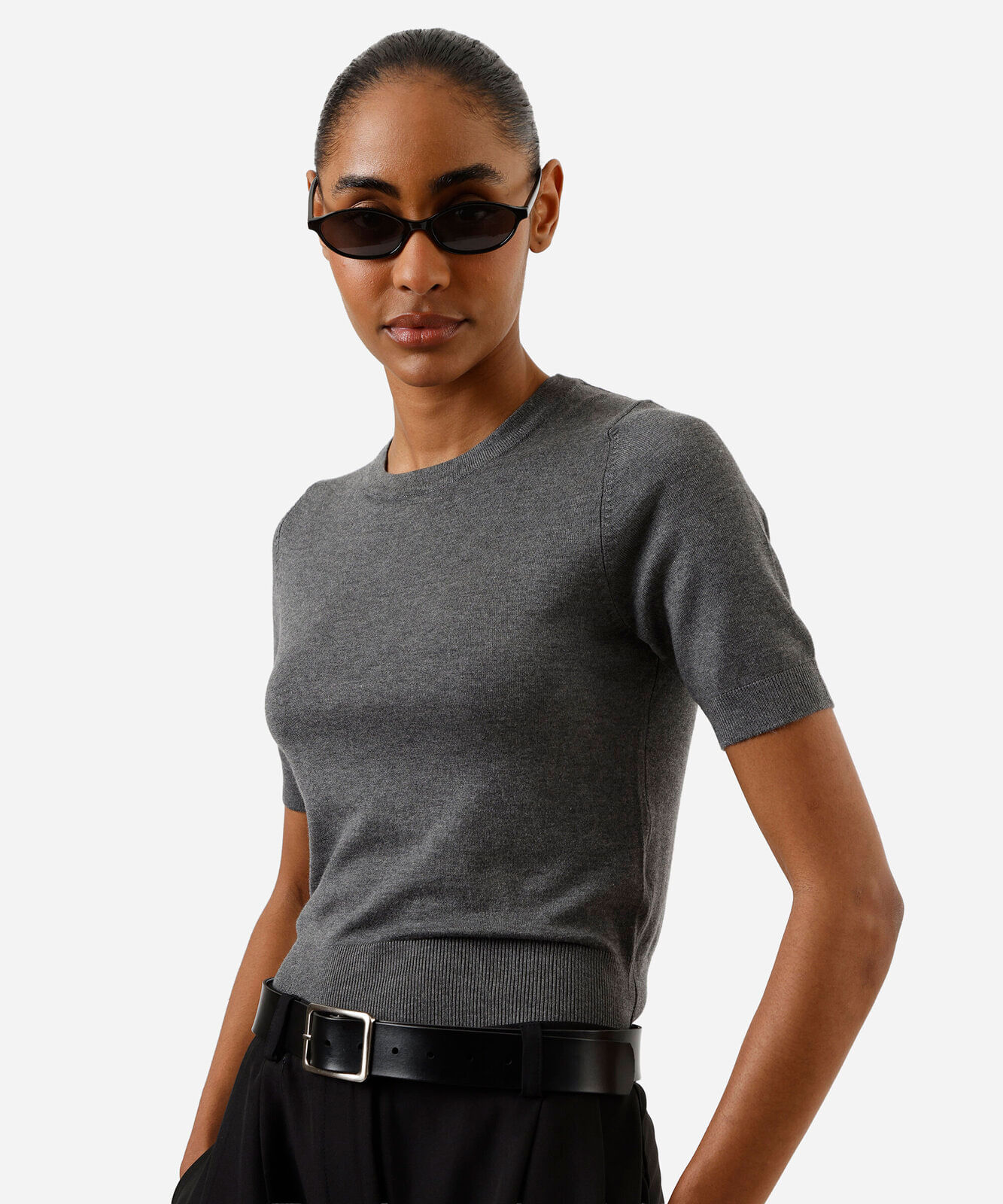 blusa manga curta long cropped em tricot liso cinza