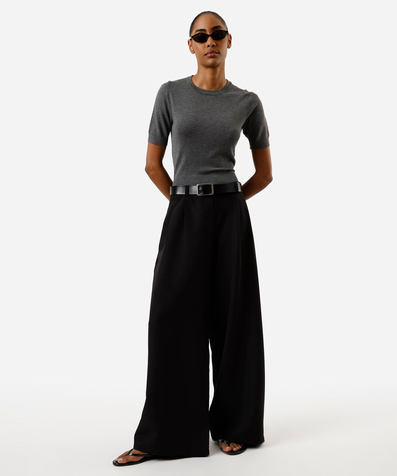 blusa manga curta long cropped em tricot liso cinza
