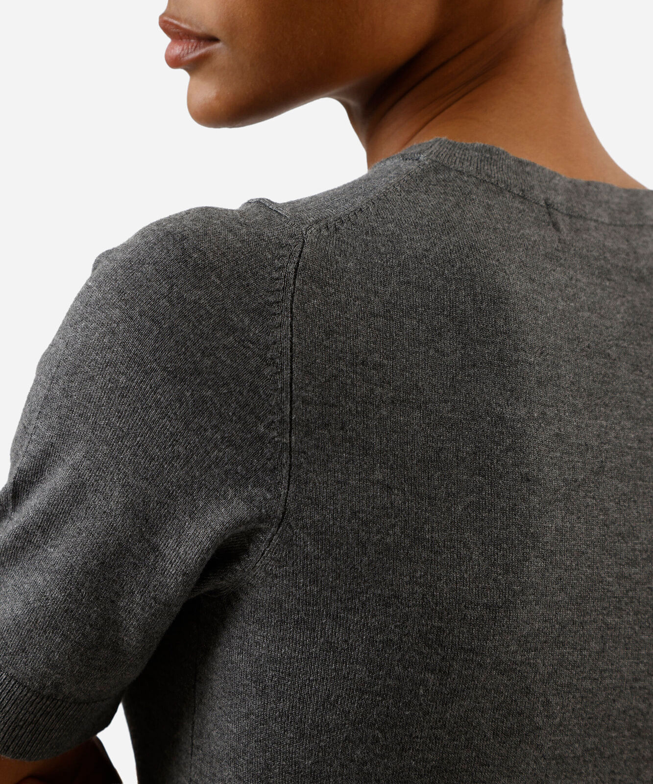 blusa manga curta long cropped em tricot liso cinza