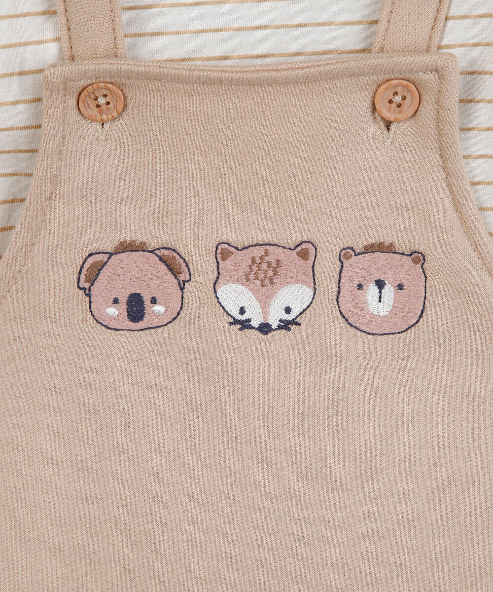jardineira infantil com camiseta bichinho bege