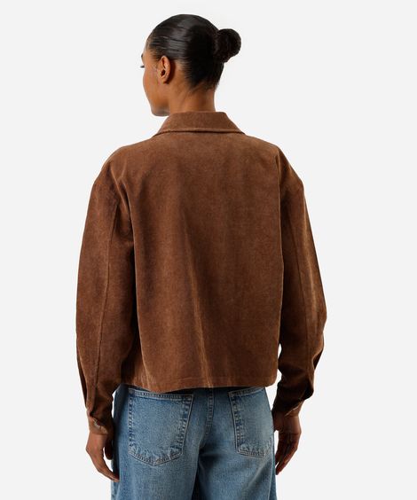 camisa feminina shacket com bolso oversized marrom