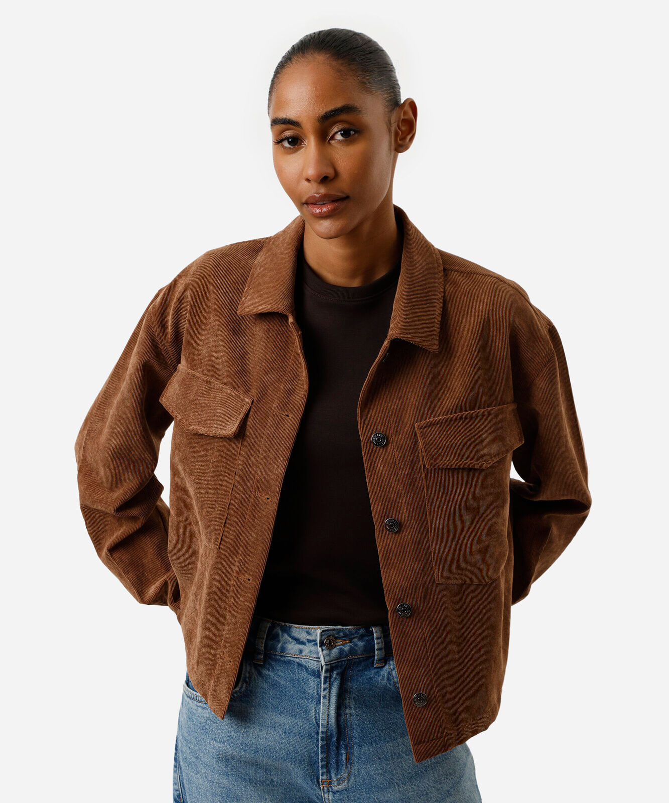 camisa feminina shacket com bolso oversized marrom
