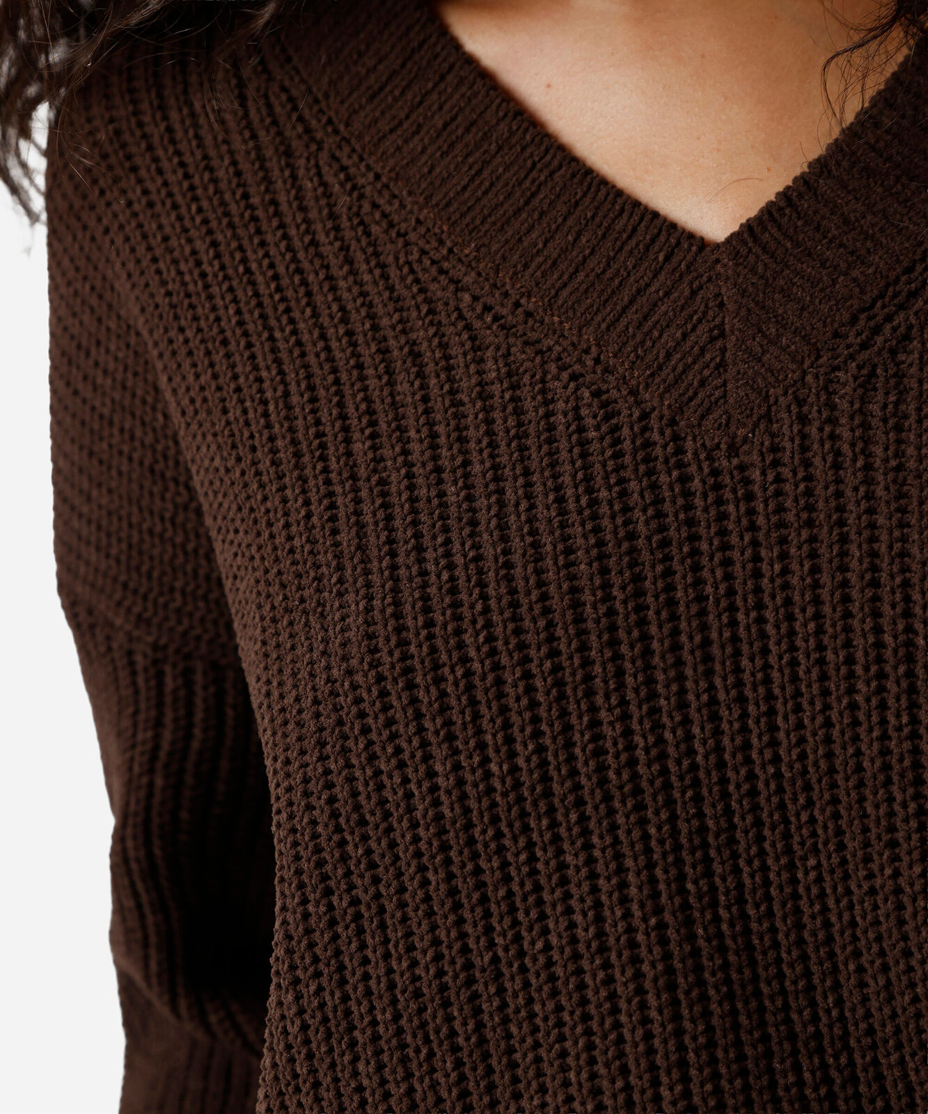 suéter feminino de tricot decote V marrom