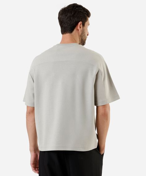 camiseta box fit masculina com algodão e recorte manga curta cinza