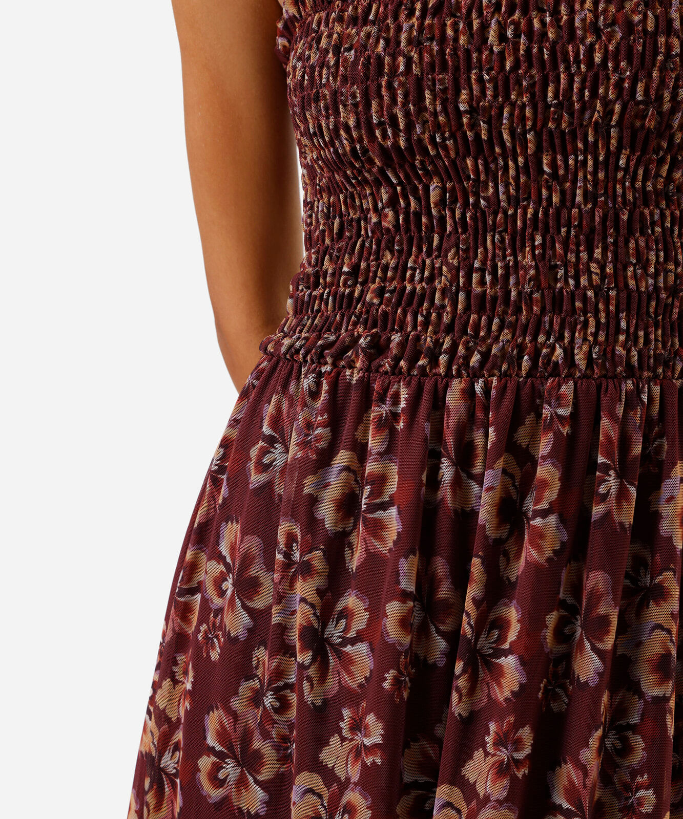 vestido midi feminino de tule com recortes e franzidos floral vinho