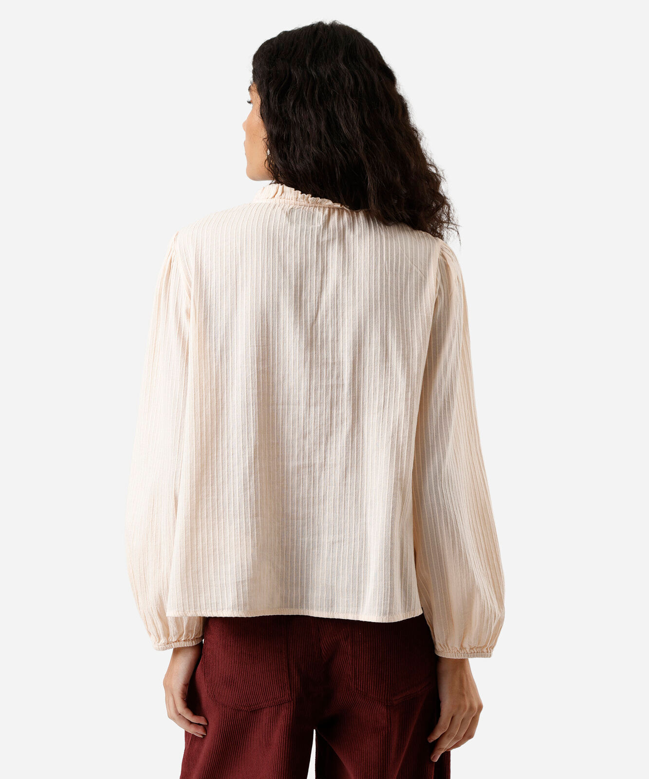 camisa feminina de algodão com pregas listrada bege