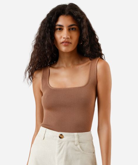 regata feminina de tricot decote quadrado marrom