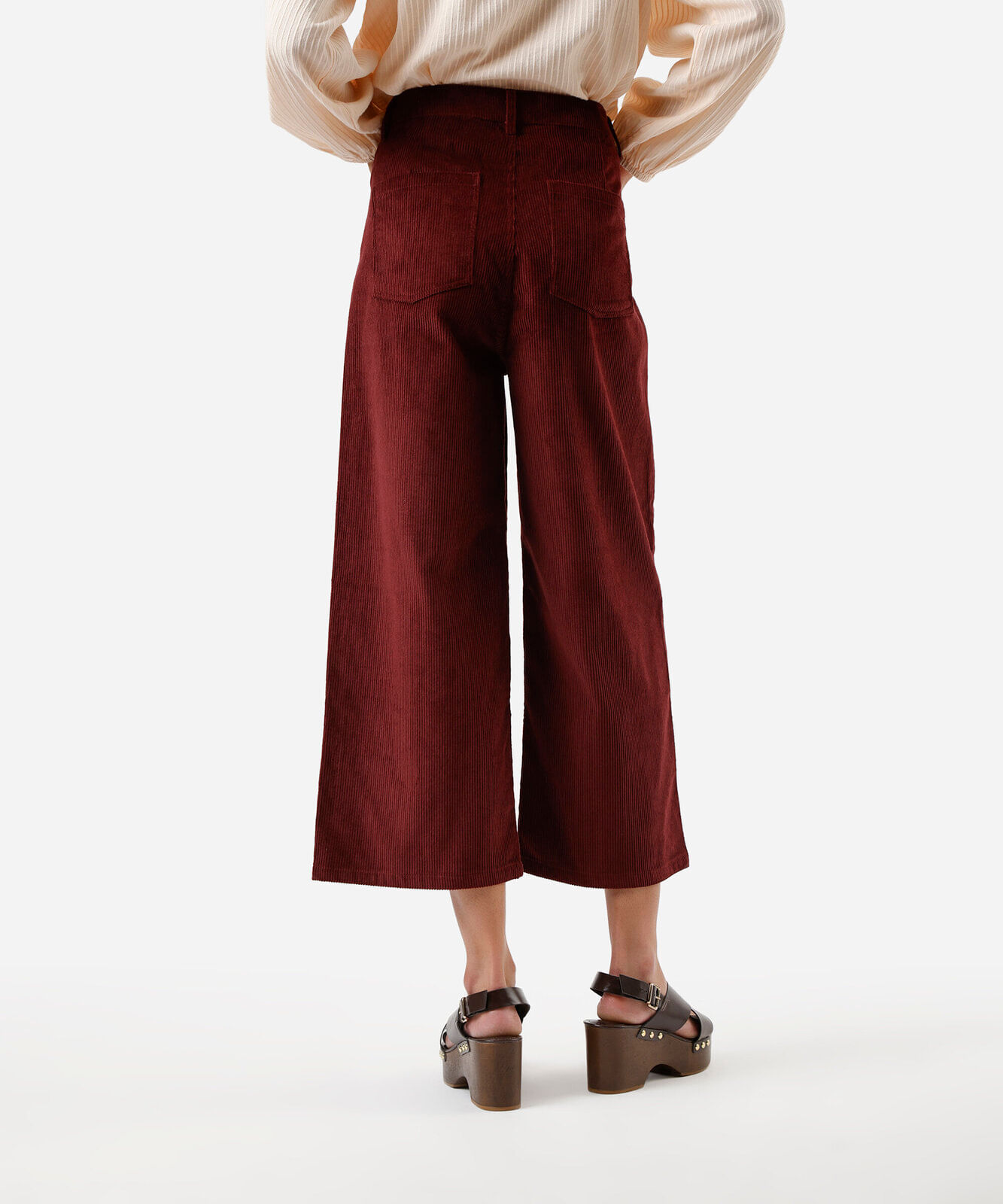 calça wide leg cropped vinho