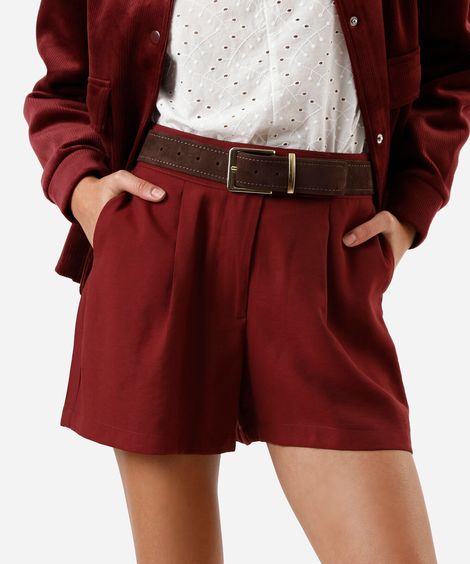 short de alfaiataria feminino com viscose e pregas vinho