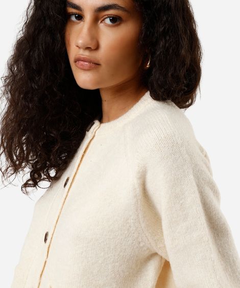 cardigan feminino de tricot com bolsos bege