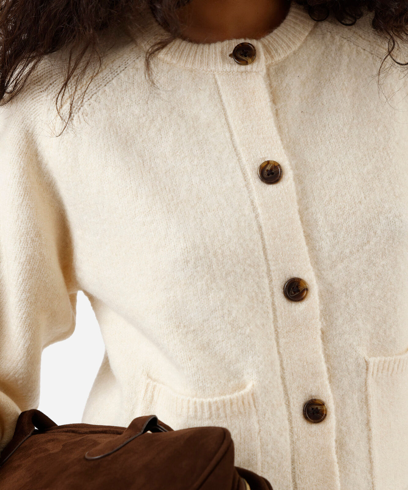 cardigan feminino de tricot com bolsos bege