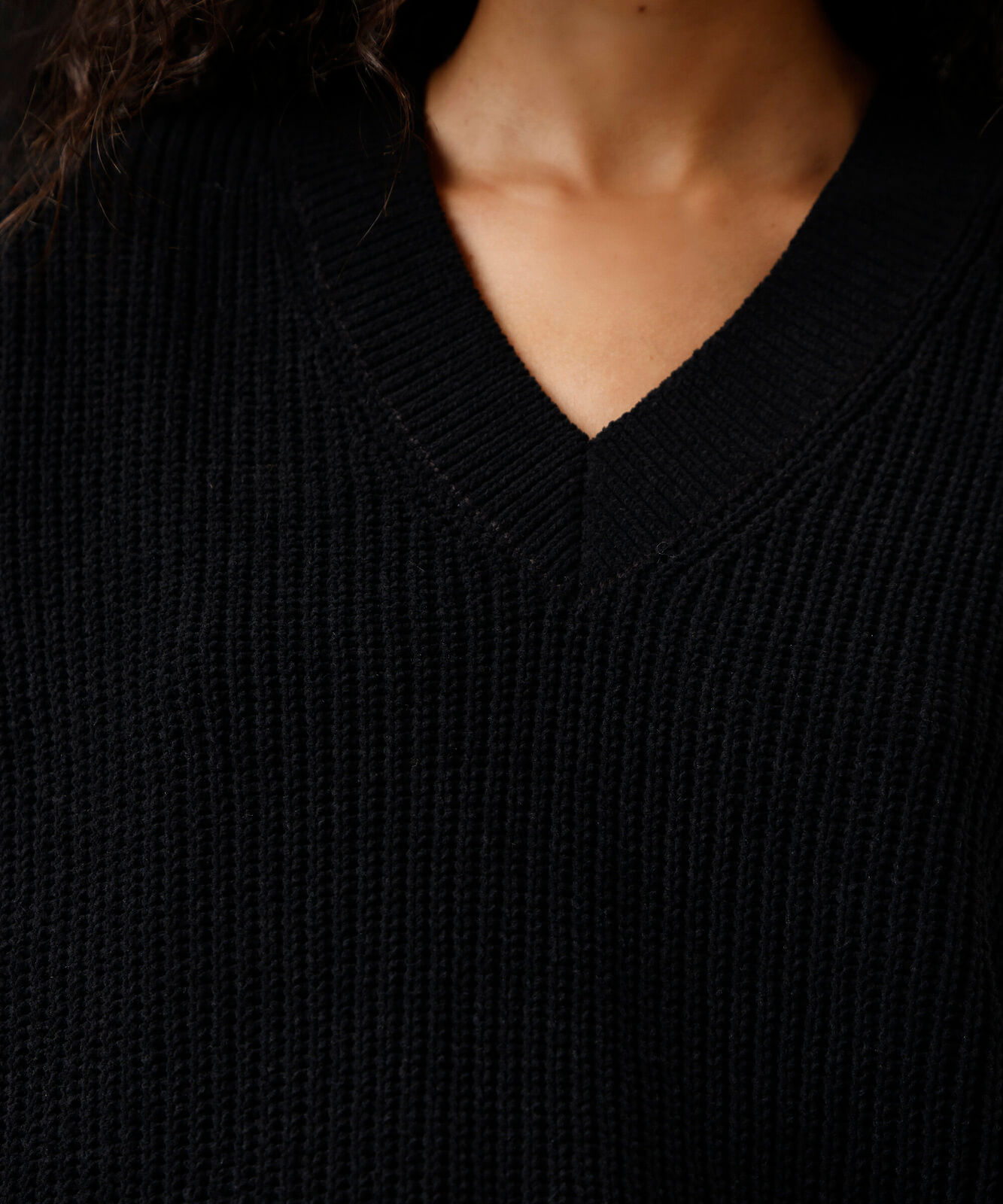 suéter feminino de tricot decote V preto