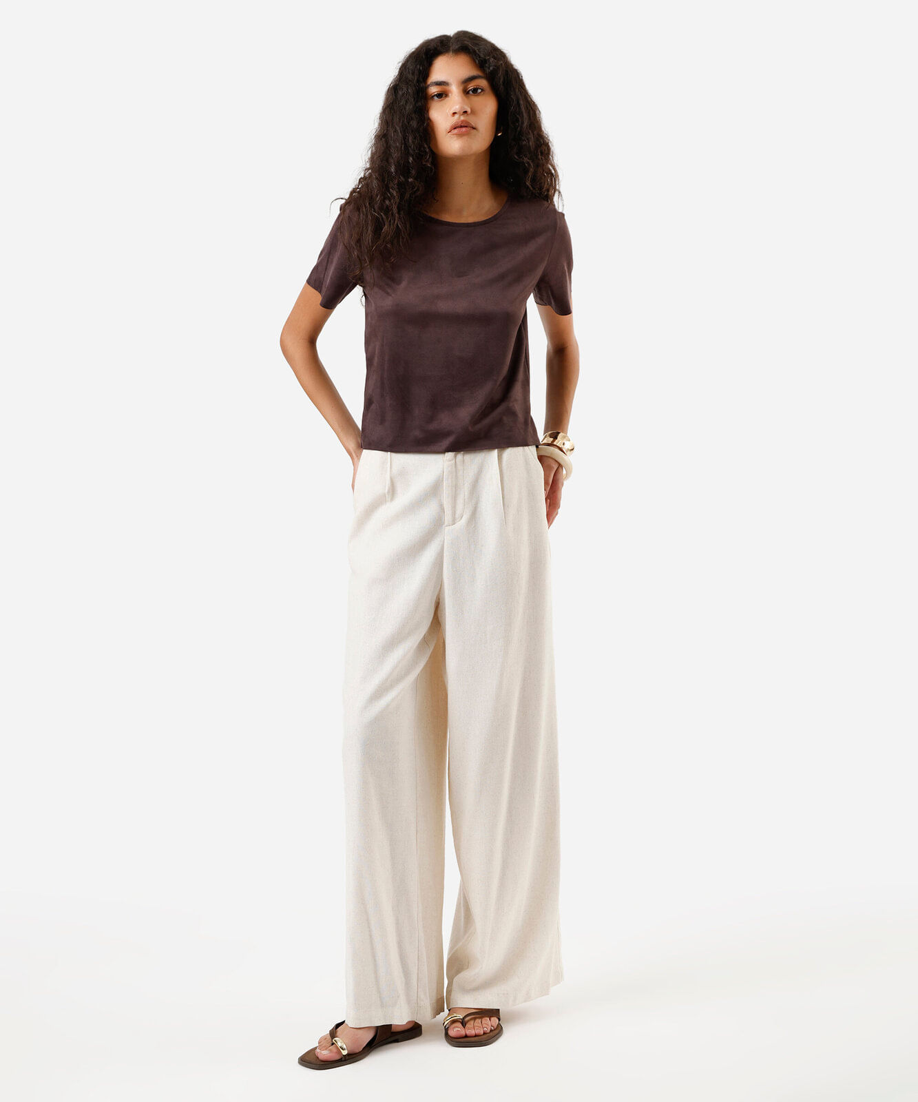 cropped feminino de suede manga curta marrom