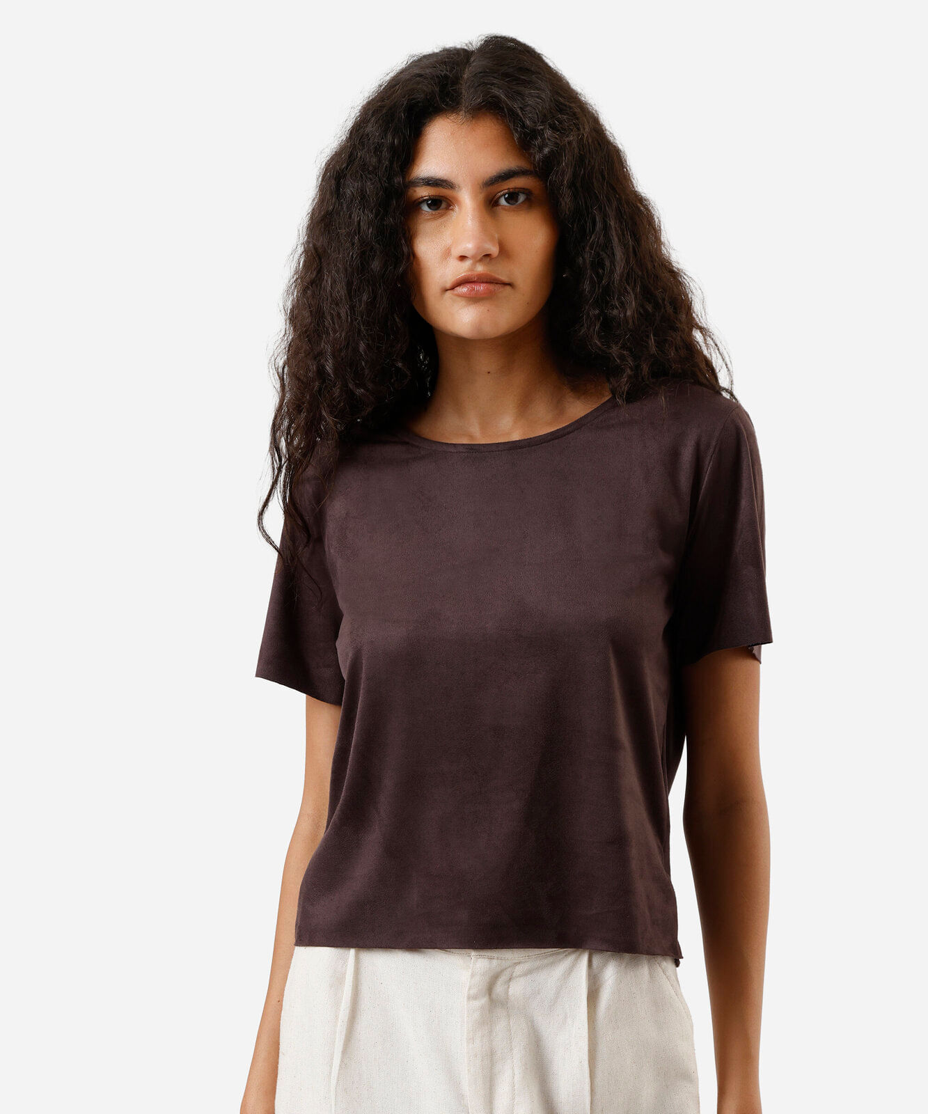 cropped feminino de suede manga curta marrom