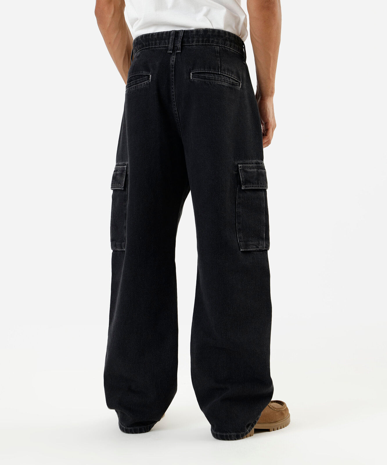 calça jeans wide leg cargo preta