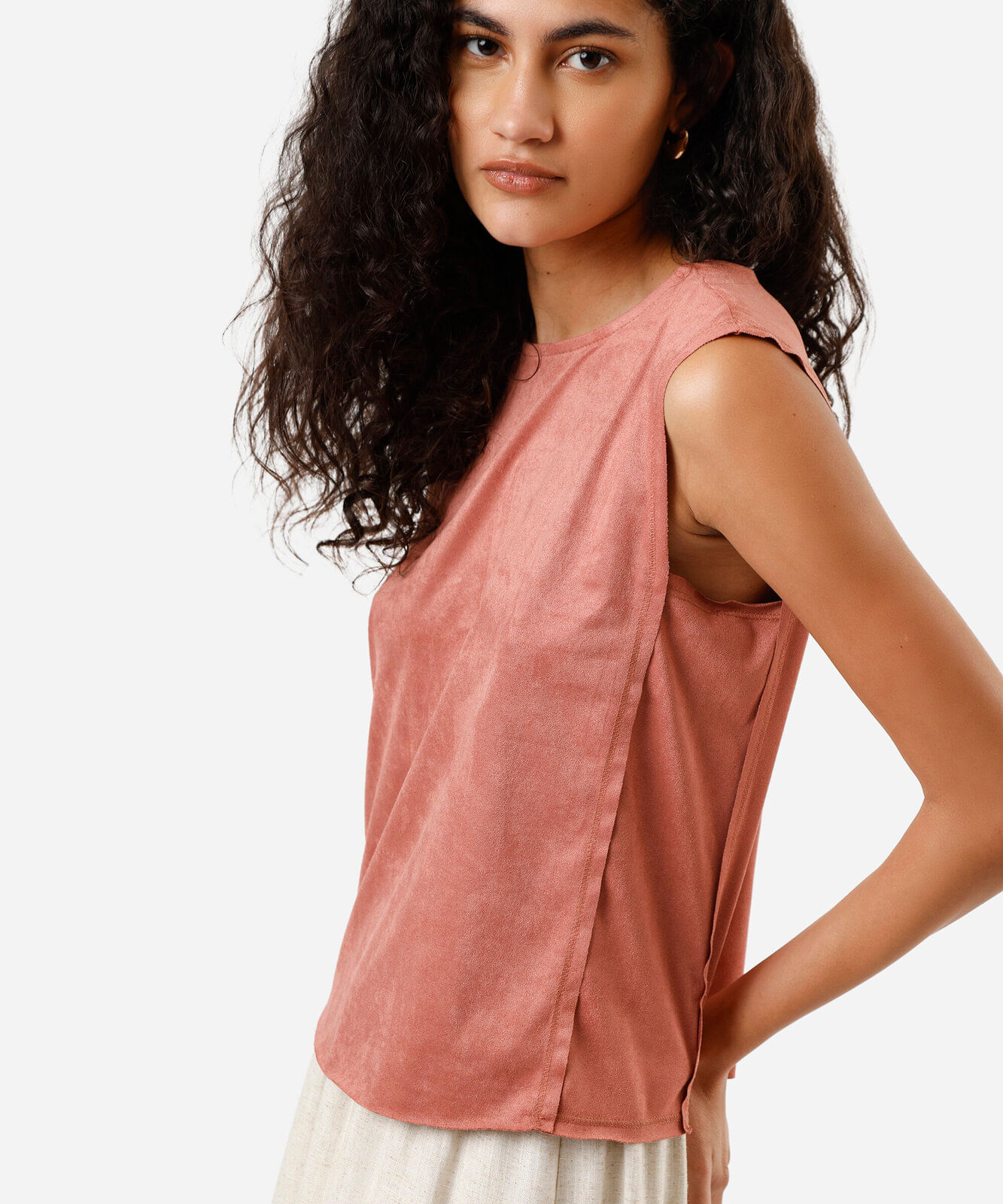 regata feminina de suede decote redondo rosa