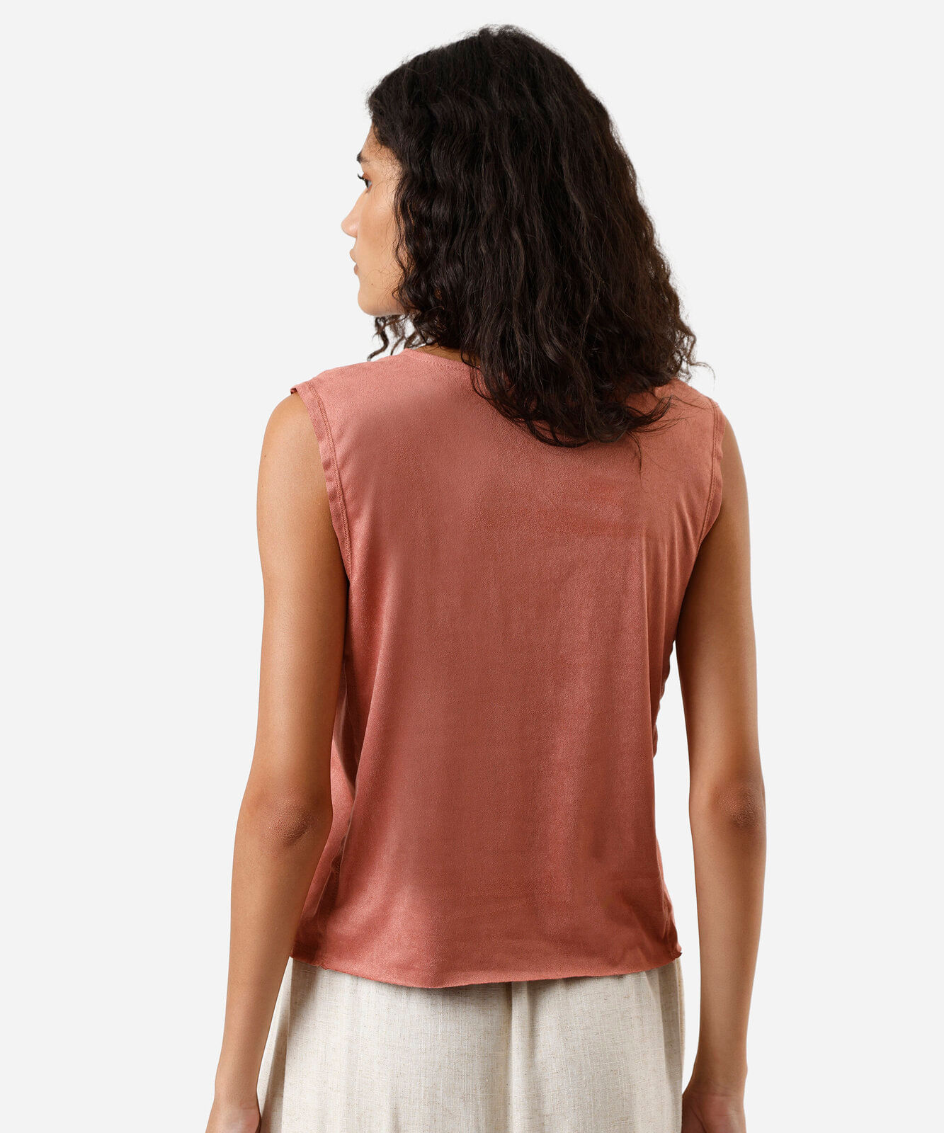 regata feminina de suede decote redondo rosa