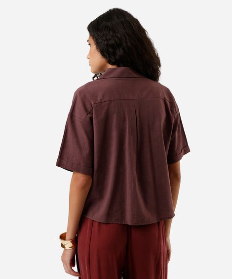 camisa feminina de algodão manga curta com bolsos marrom