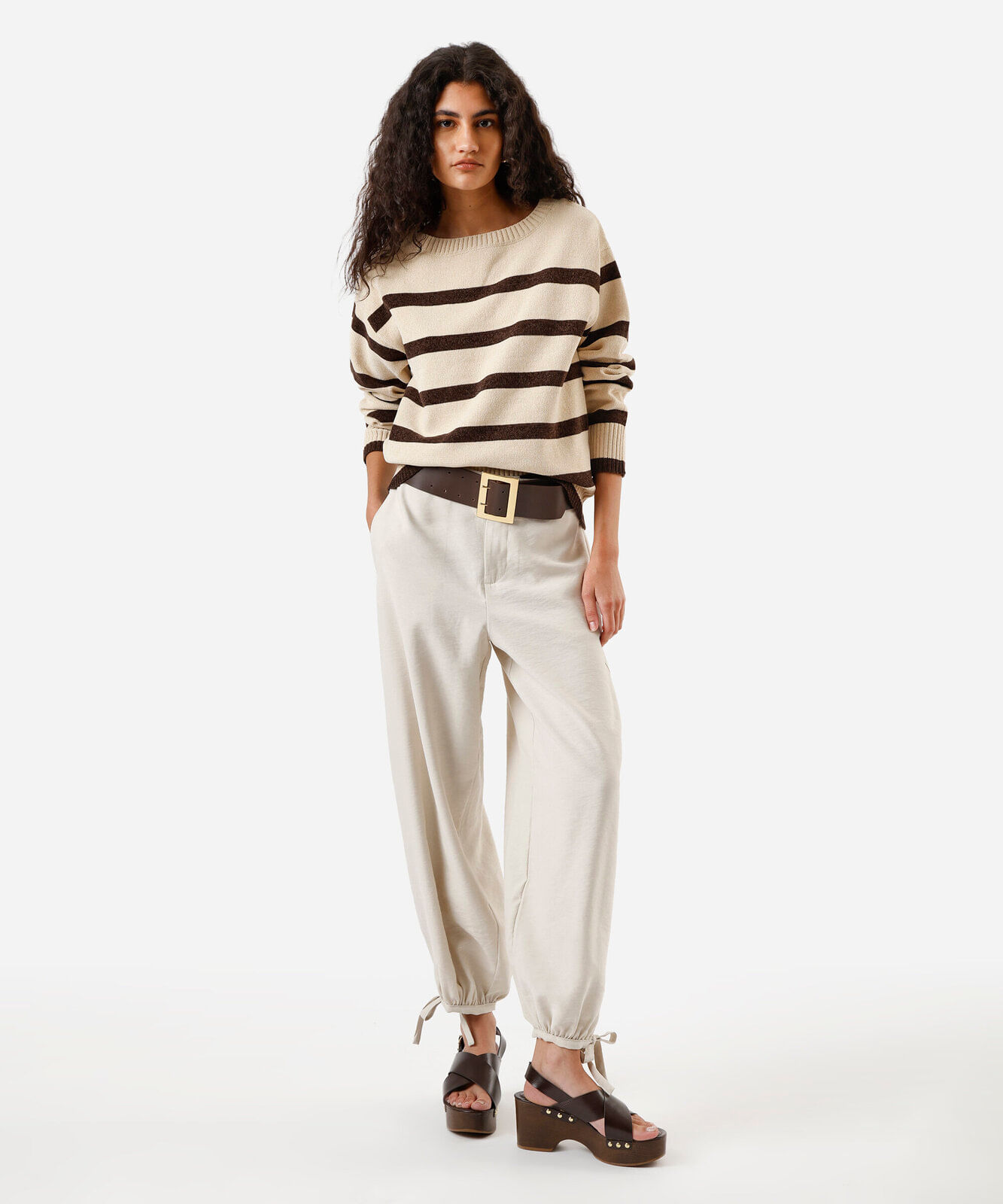 suéter feminino listrado gola redonda bege