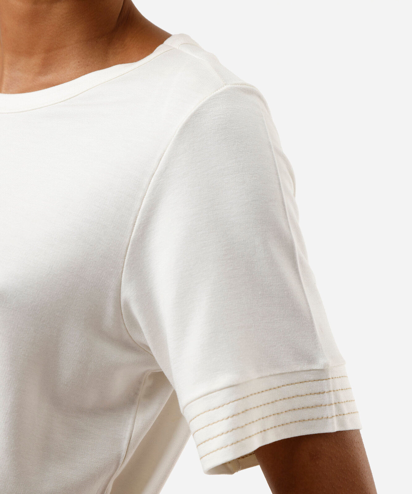 blusa feminina manga curta com pesponto em viscose off white