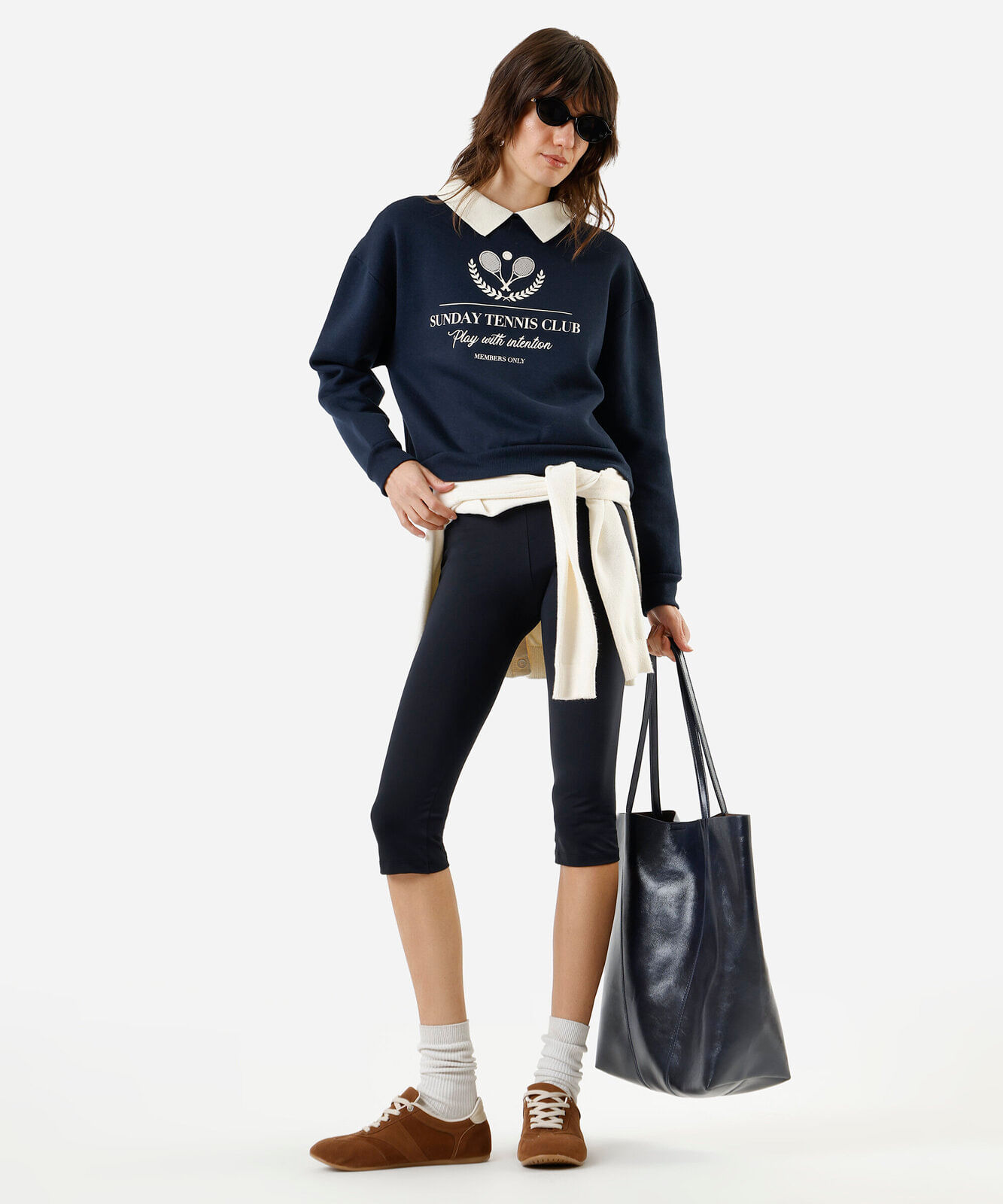 blusão feminino de moletom com gola esporte brasão - azul marinho
