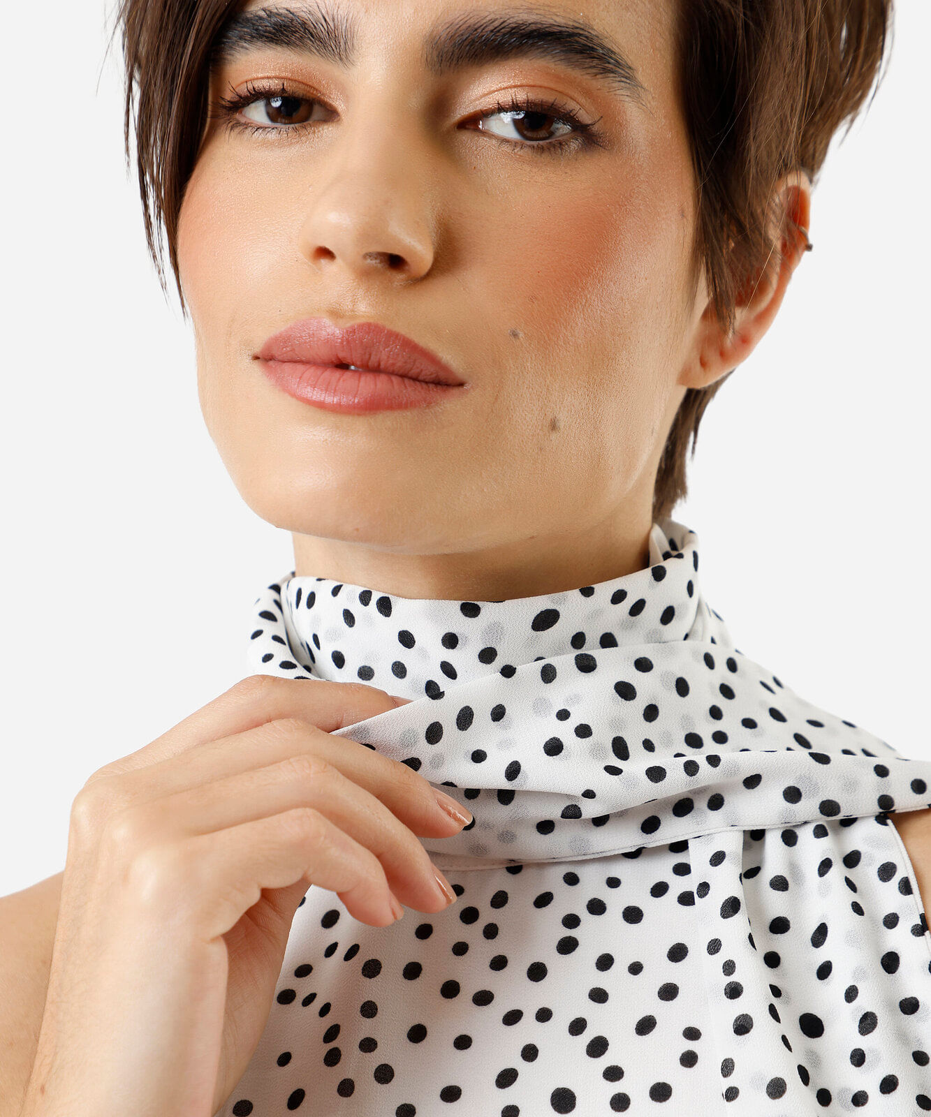 blusa feminina halterneck com amarração poá off white
