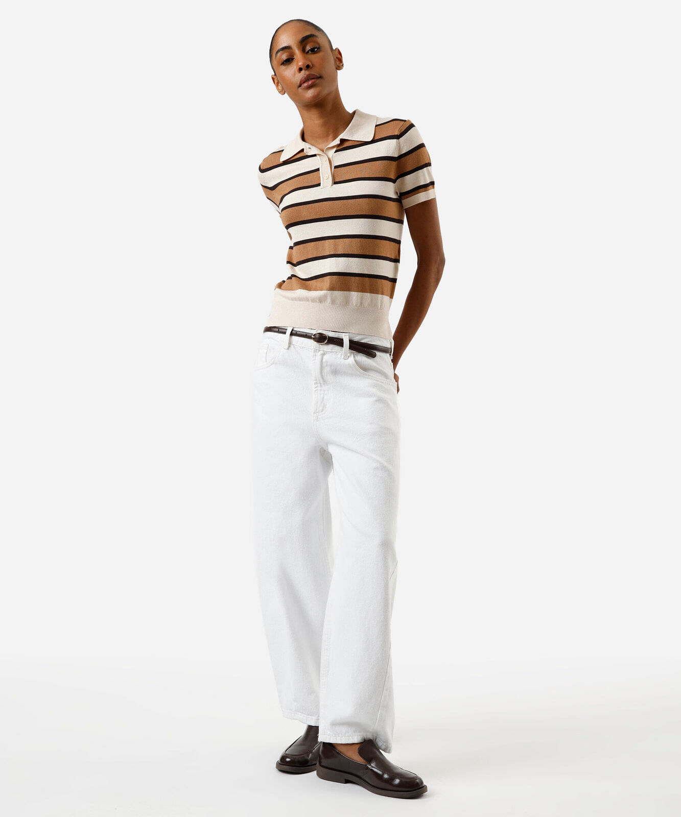 polo feminina de tricot listrada marrom