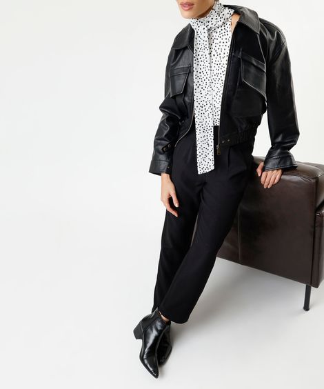 calça reta de alfaiataria feminina com viscose e pregas preto